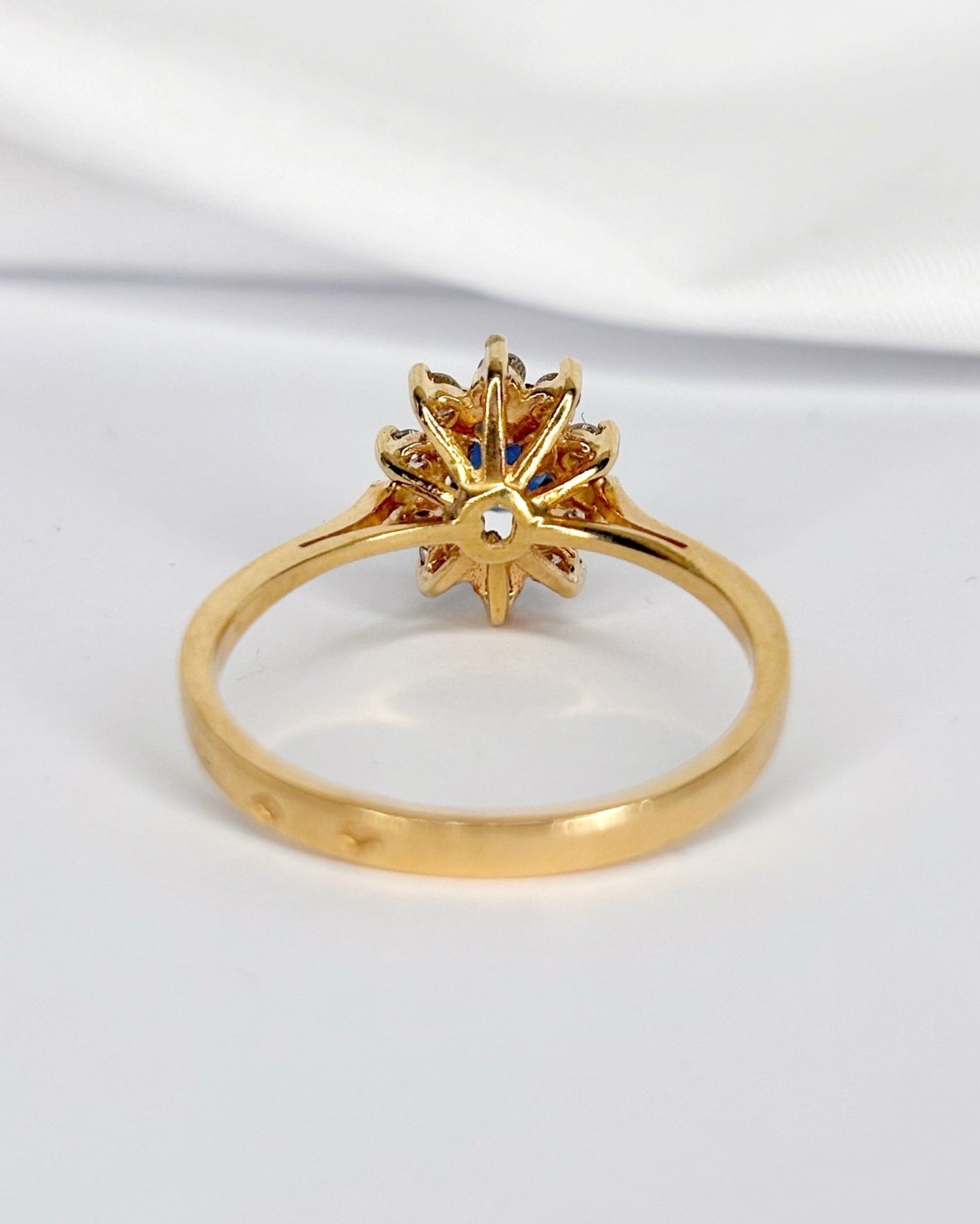 Bague Marguerite Saphir 0.45 carat &amp; Diamants 0.20 carat "Laurence" - Elliade Paris