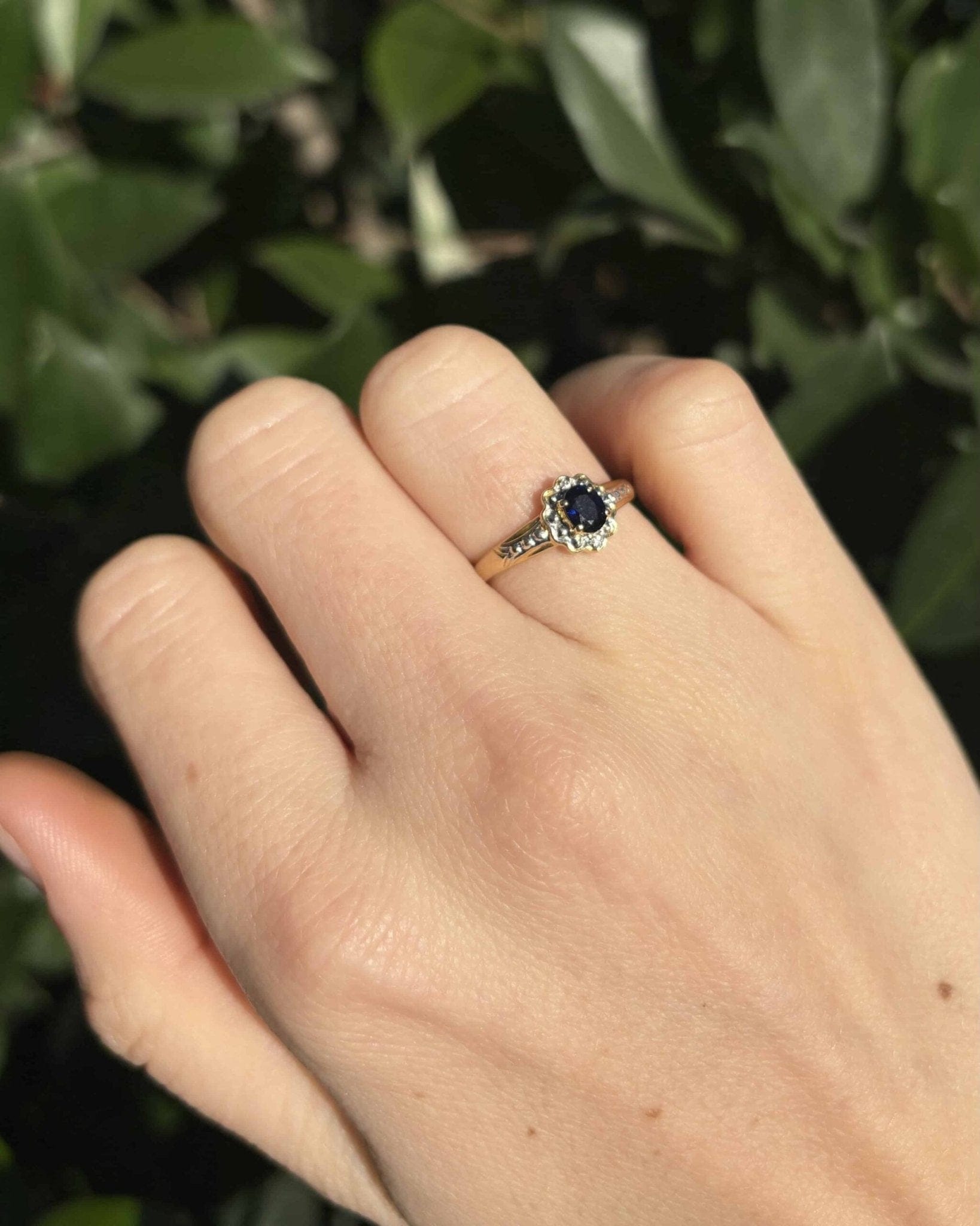 Bague Marguerite Saphir 0.45 carat &amp; Diamants "Ayana" - Elliade Paris