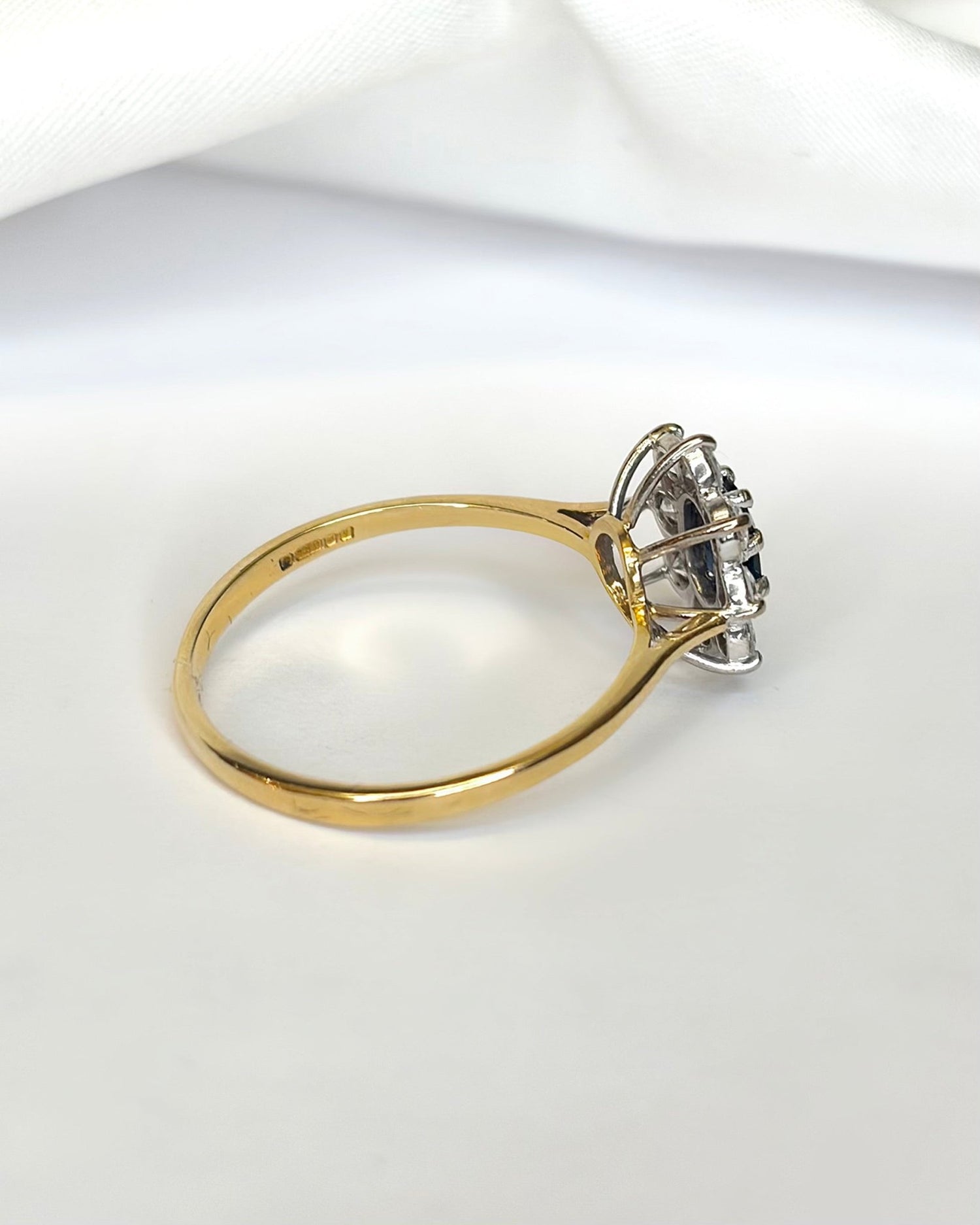 Bague Marguerite Saphir 0.49 carat &amp; Diamants 0.32 carat "Diane" - Elliade Paris