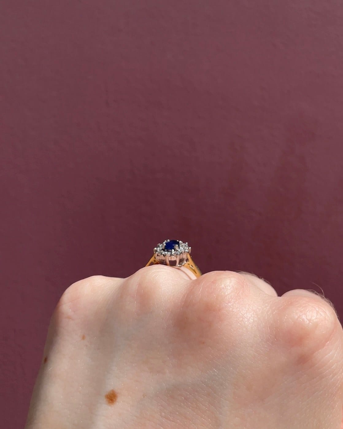 Bague Marguerite Saphir 0.50 carat &amp; 10 Diamants "Mina" - Elliade Paris