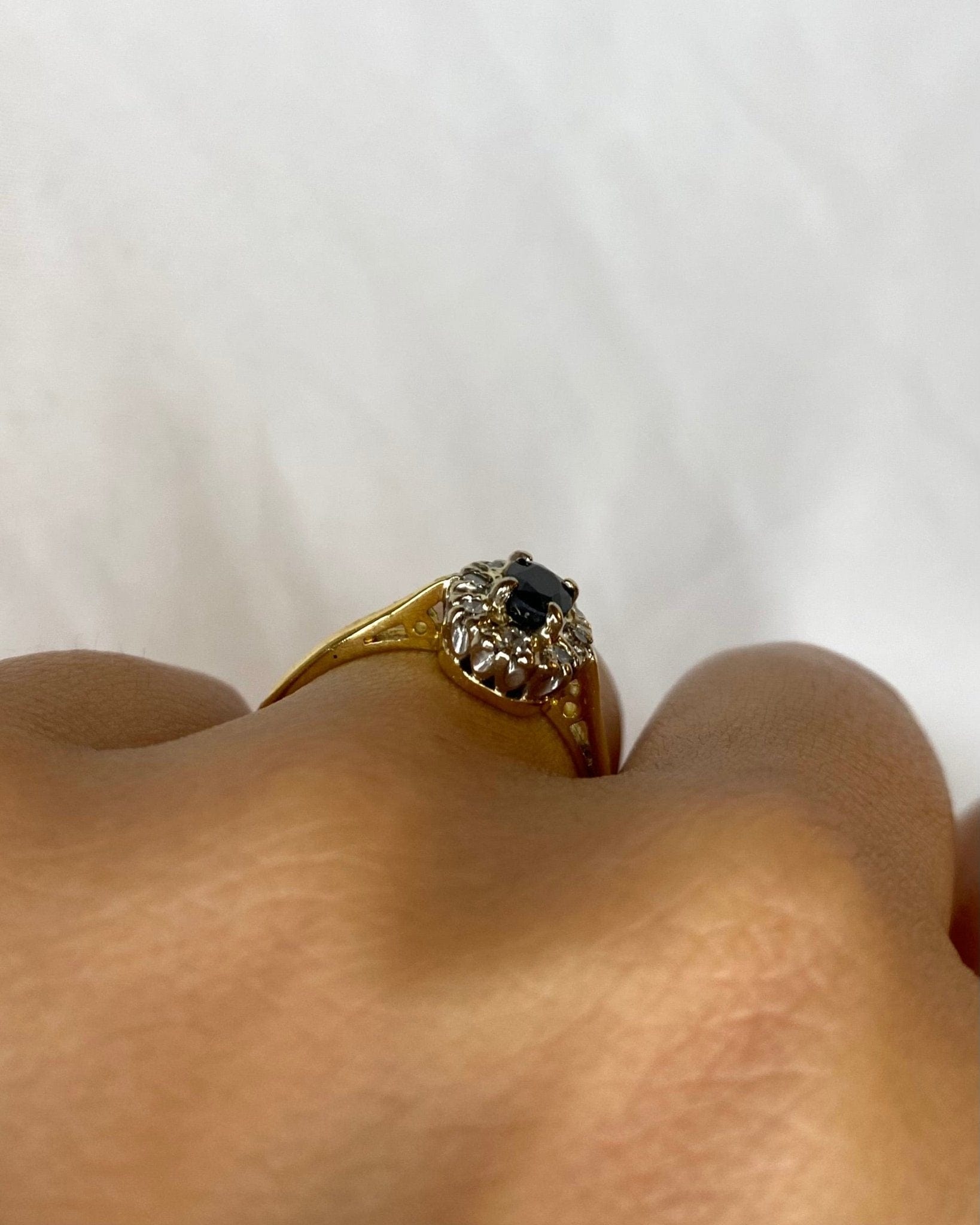 Bague Marguerite Saphir 0.50 carat &amp; 8 Diamants "Emna" - Elliade Paris