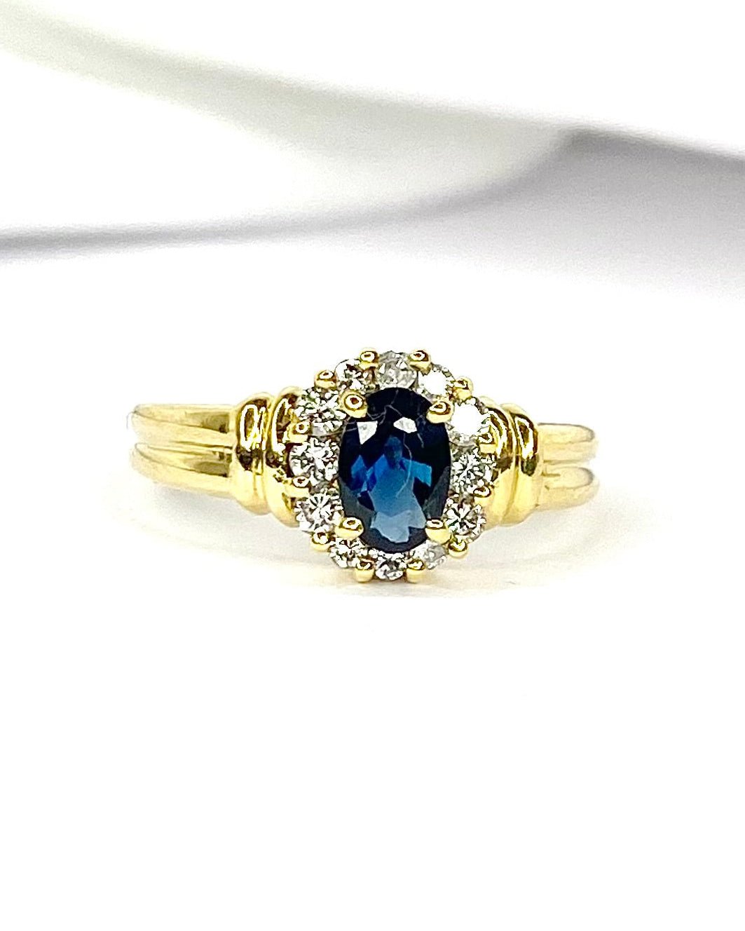 Bague Marguerite Saphir 0.50 carat &amp; Diamants 0.30 carat "Lynn" - Elliade Paris