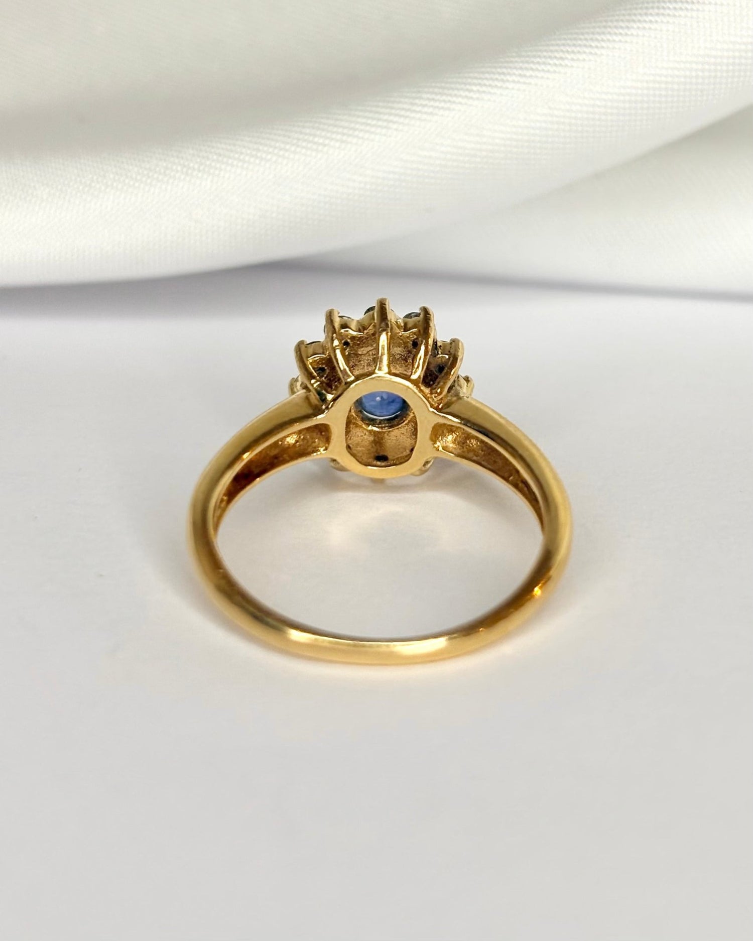 Bague Marguerite Saphir 0.50 carat &amp; Diamants 0.36 carat "Thémis" - Elliade Paris