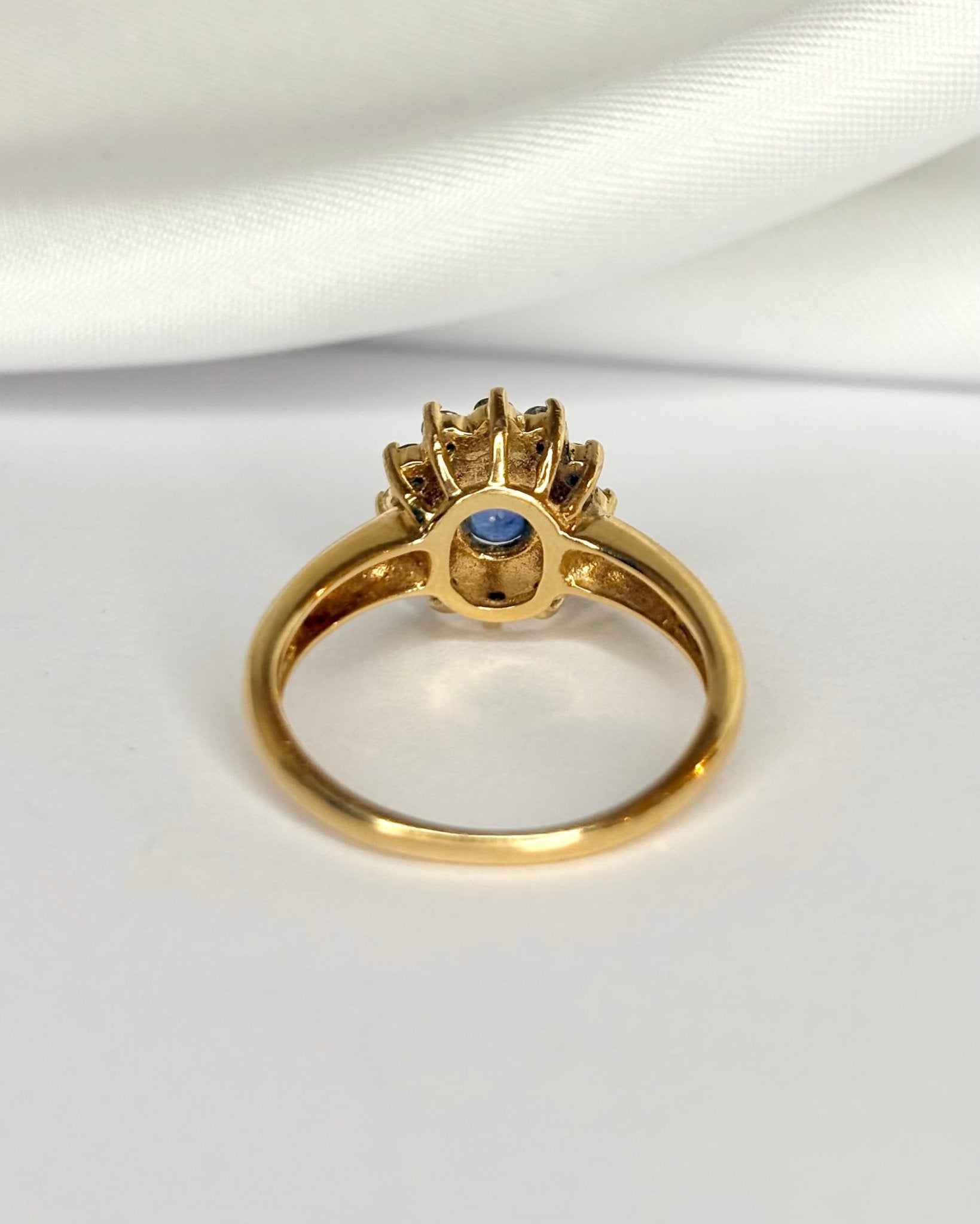 Bague Marguerite Saphir 0.50 carat &amp; Diamants 0.36 carat "Thémis" - Elliade Paris