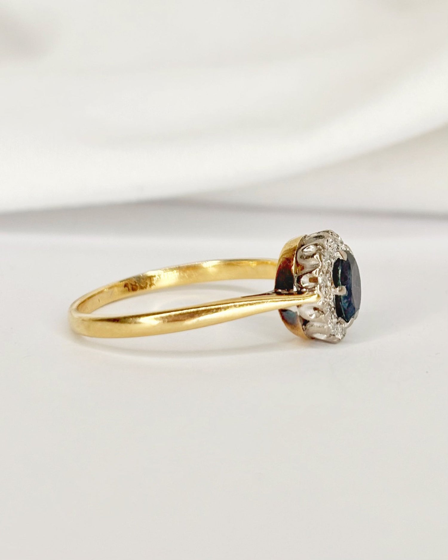 Bague Marguerite Saphir 0.50 carat &amp; Diamants "Alba" - Elliade Paris
