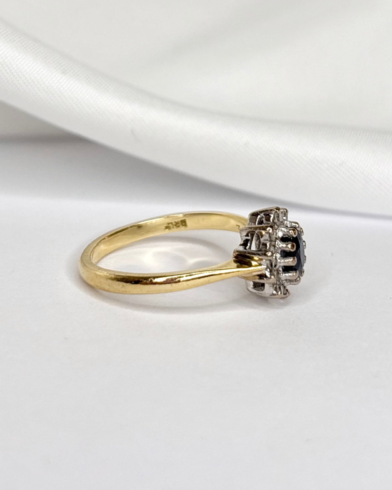 Bague Marguerite Saphir 0.50 carat &amp; Diamants "Eliane" - Elliade Paris