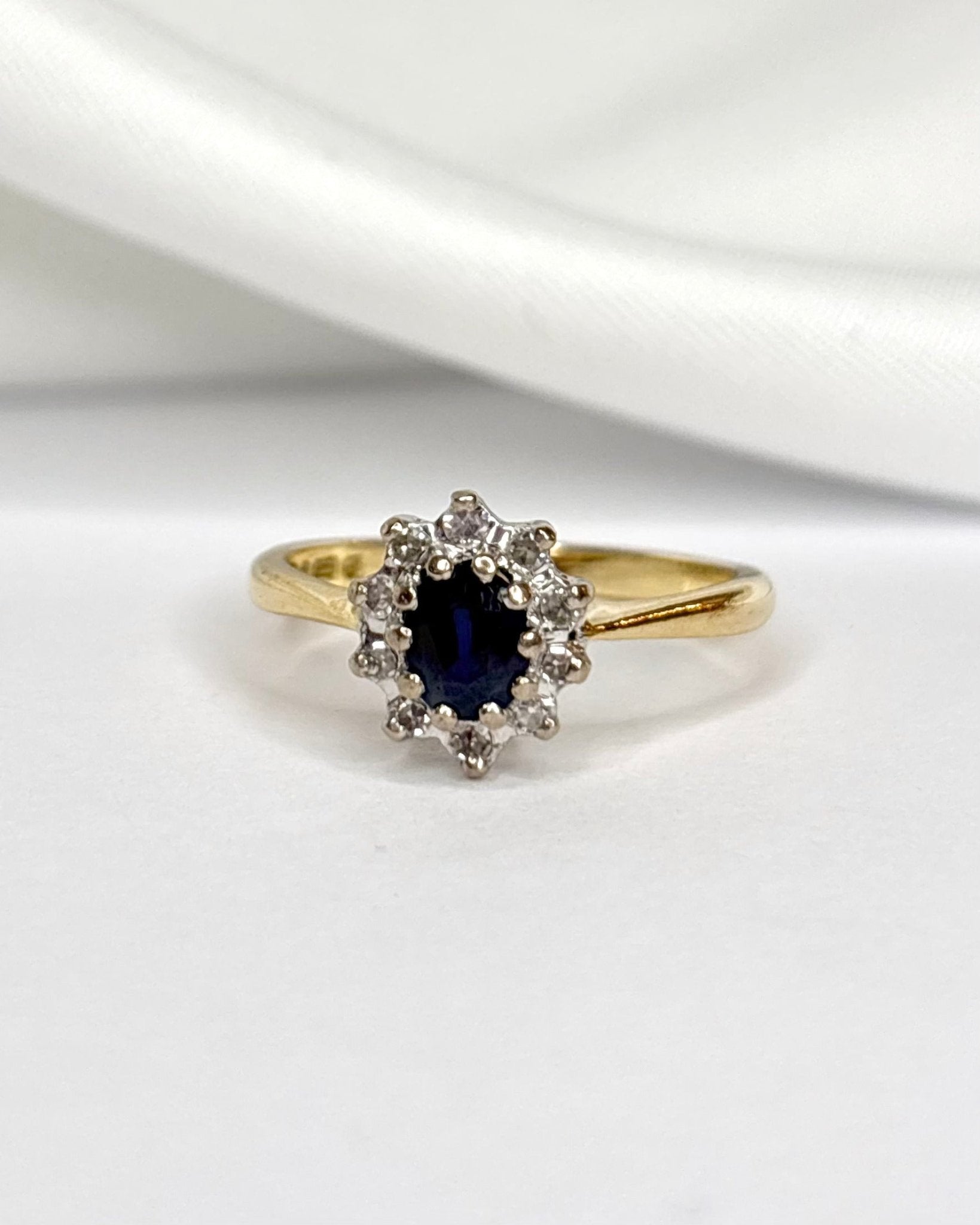 Bague Marguerite Saphir 0.50 carat &amp; Diamants "Eliane" - Elliade Paris