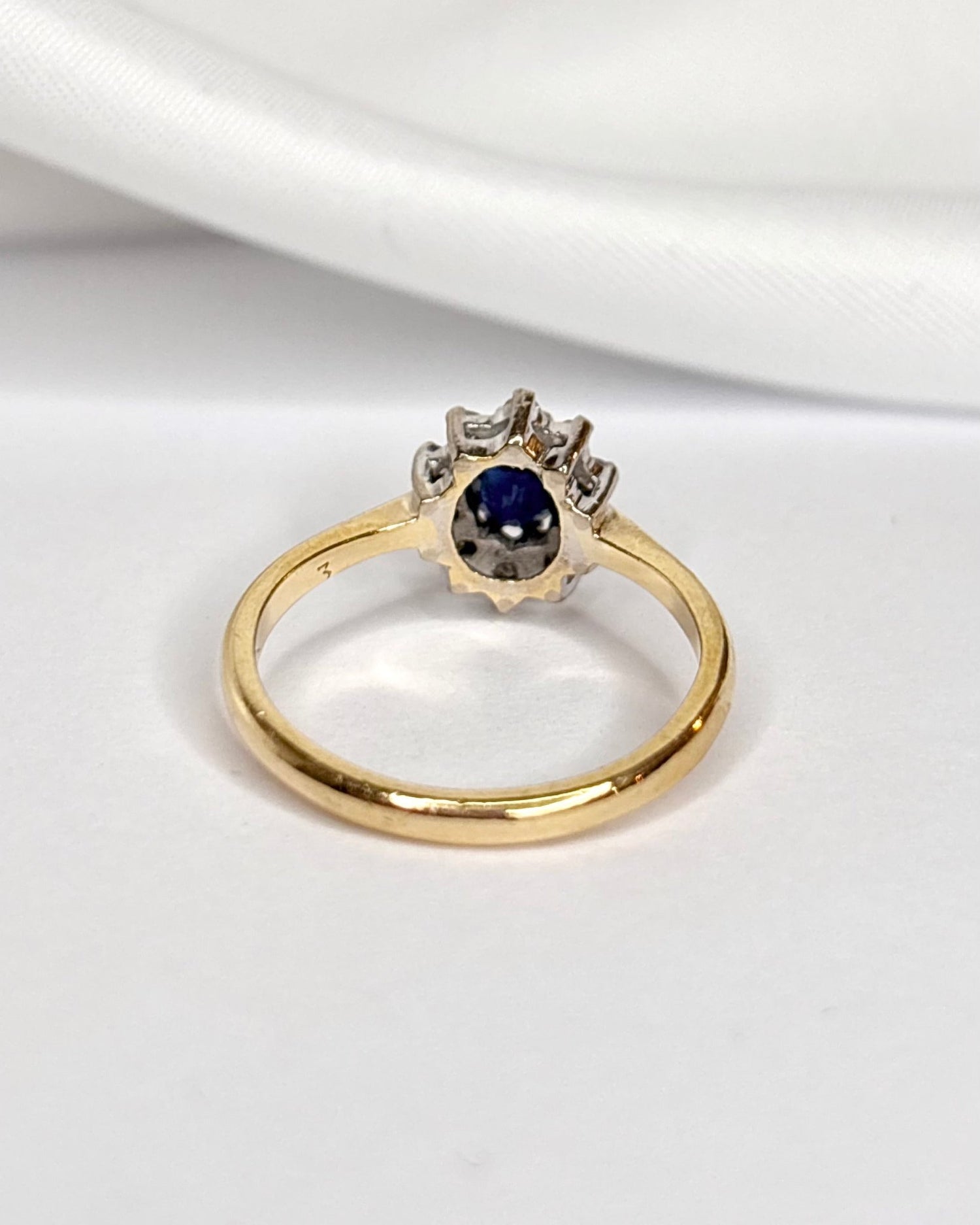 Bague Marguerite Saphir 0.50 carat &amp; Diamants "Eliane" - Elliade Paris