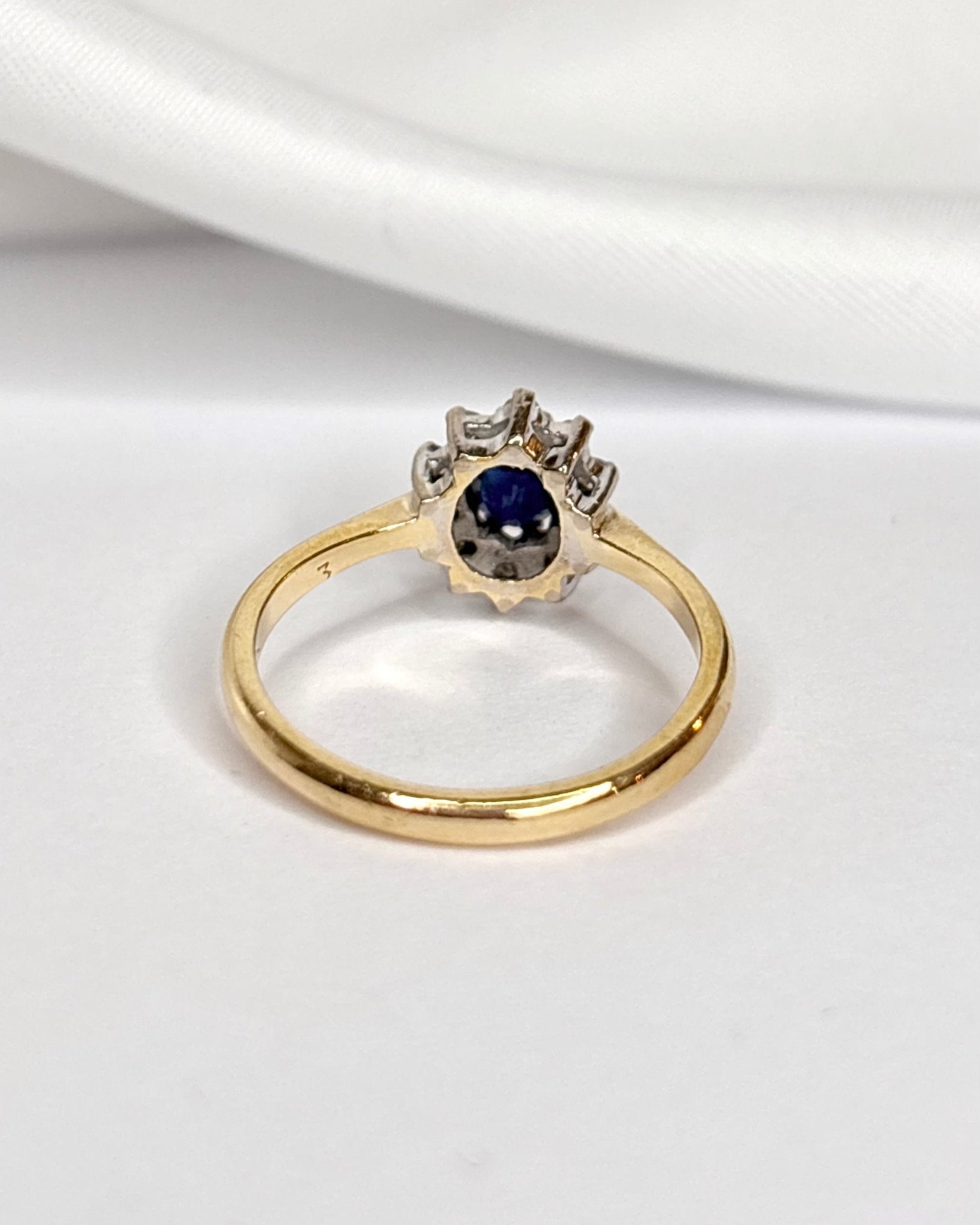 Bague Marguerite Saphir 0.50 carat &amp; Diamants "Eliane" - Elliade Paris