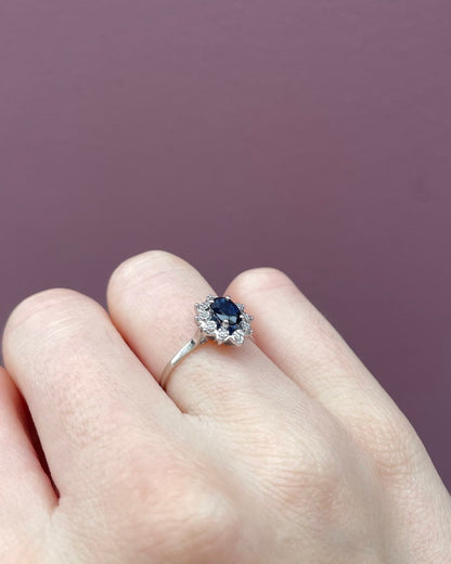 Bague Marguerite Saphir 0.50 Carat &amp; Diamants &quot;Hemma&quot; - Elliade Paris
