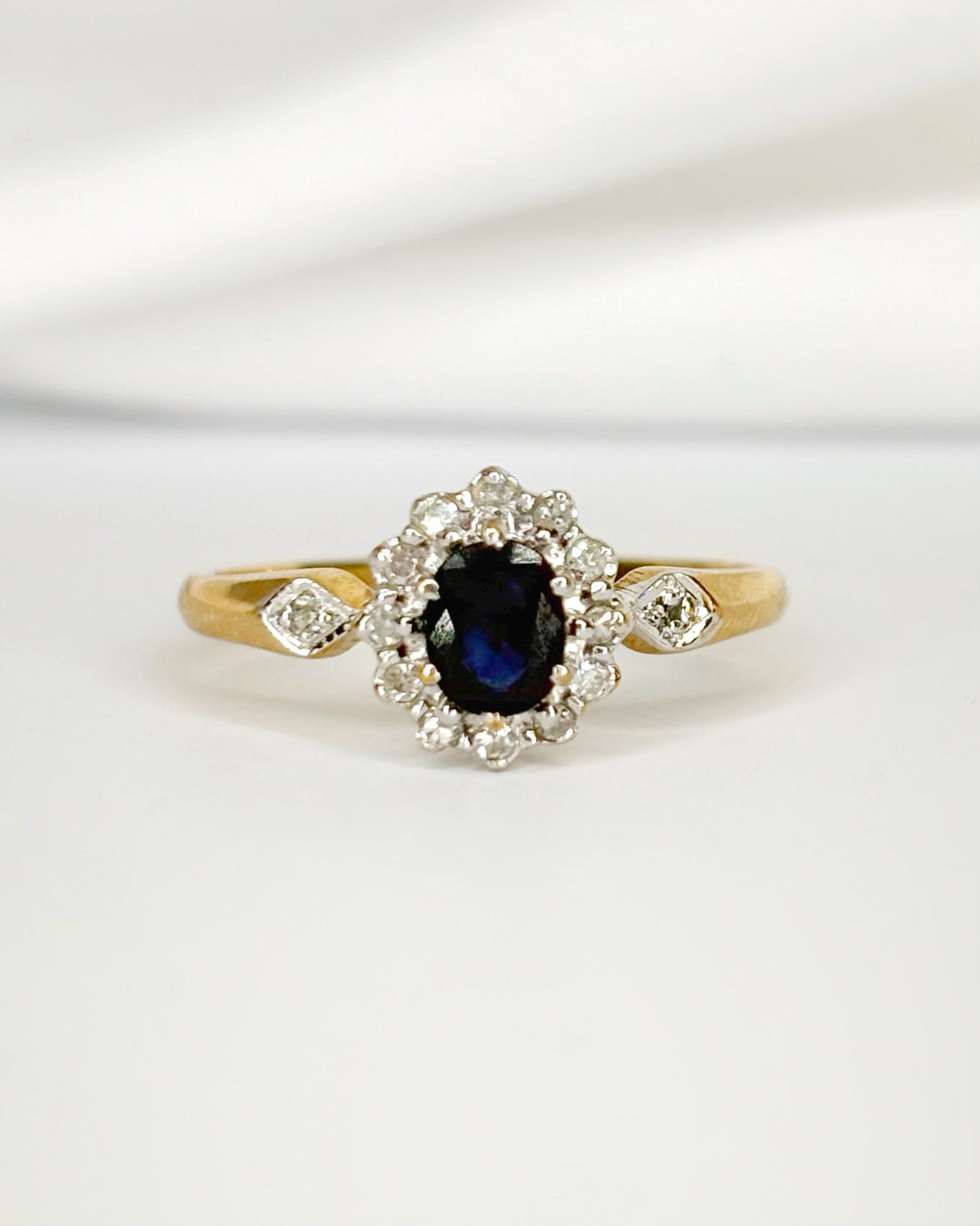 Bague Marguerite Saphir 0.50 carat &amp; Diamants "Raphaelle" - Elliade Paris
