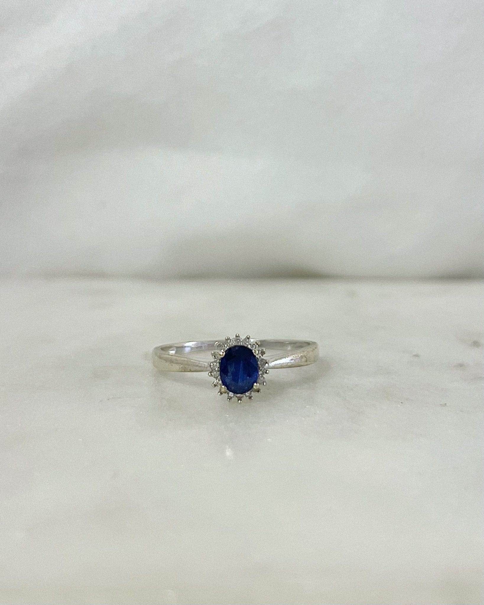 Bague Marguerite Saphir 0.50 carat &amp; Diamants "Solange" - Elliade Paris