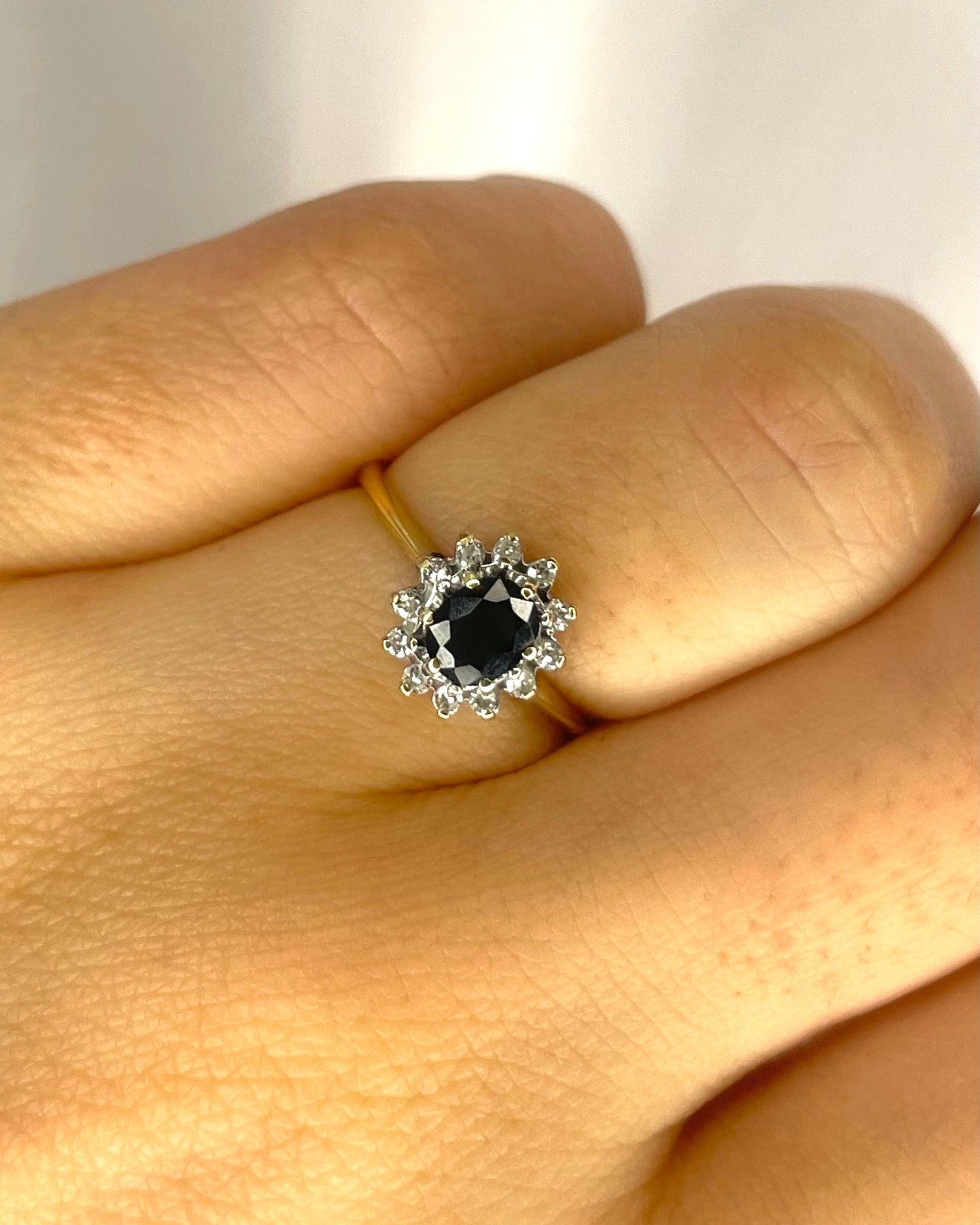 Bague Marguerite Saphir 0.51 carat &amp; Diamants "Lola" - Elliade Paris
