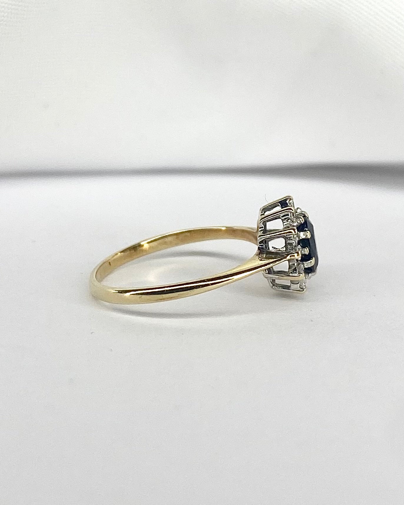 Bague Marguerite Saphir 0.51 carat &amp; Diamants "Lola" - Elliade Paris