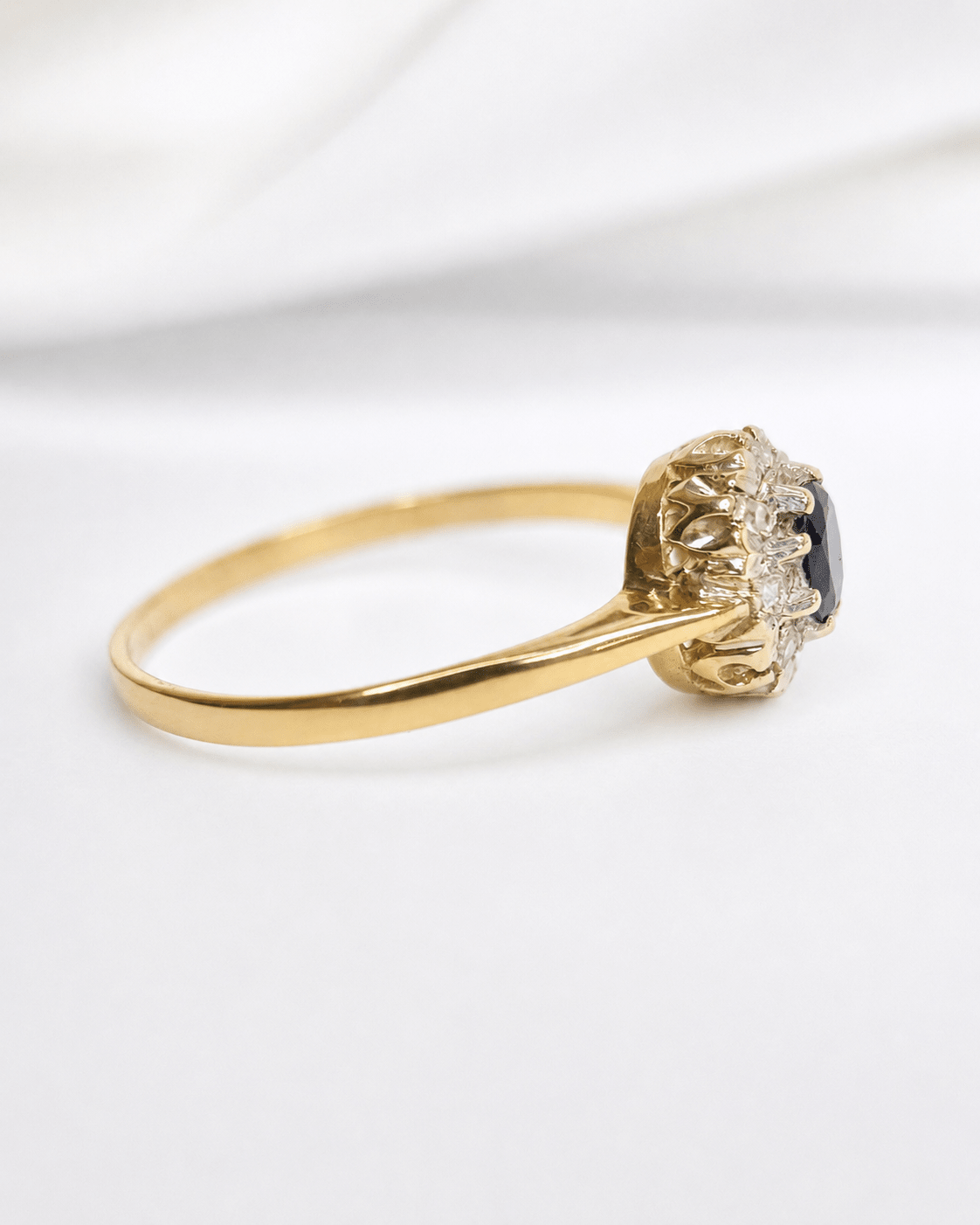 Bague Marguerite Saphir 0.52 carat &amp; Diamants "Cléa" - Elliade Paris
