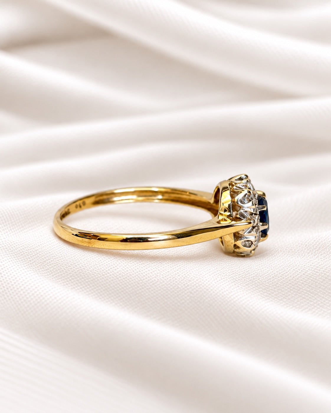 Bague Marguerite Saphir 0.52 carat &amp; Diamants "Cléa" - Elliade Paris