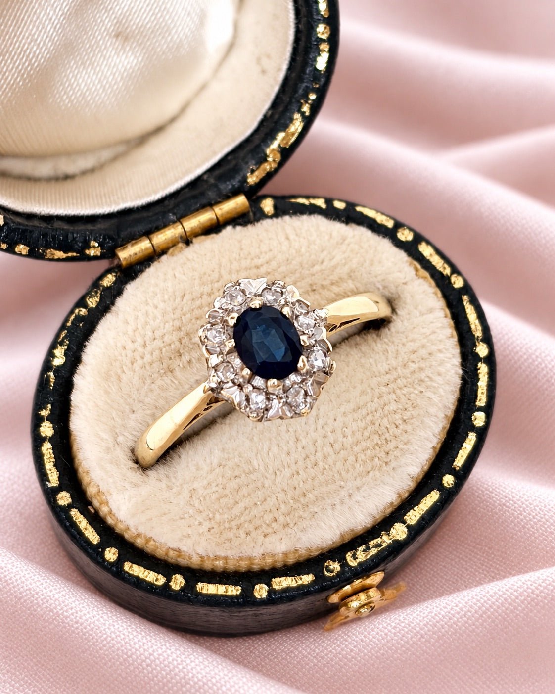 Bague Marguerite Saphir 0.52 carat &amp; Diamants "Cléa" - Elliade Paris