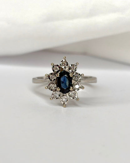 Bague Marguerite Saphir 0.53 carat &amp; 10 Diamants &quot;Olga&quot; - Elliade Paris