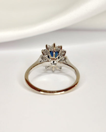Bague Marguerite Saphir 0.53 carat &amp; Diamants 0.36 carat "Sarah" - Elliade Paris