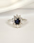Bague Marguerite Saphir 0.53 carat & Diamants 0.36 carat "Sarah" - Elliade Paris