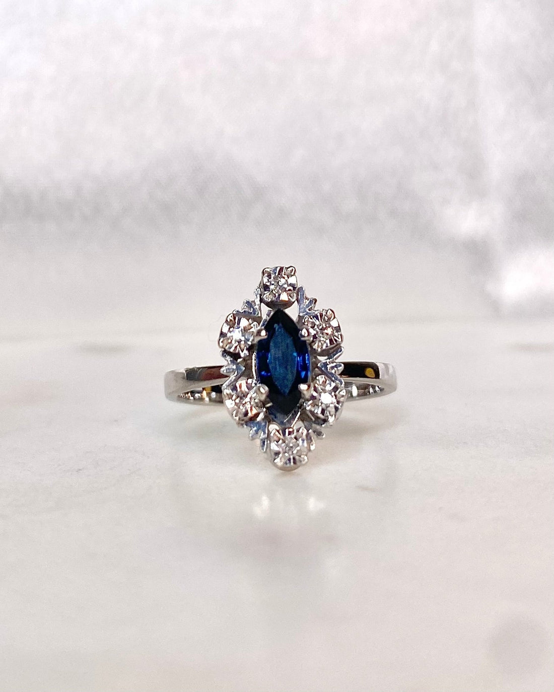 Bague Marguerite Saphir 0.53 carat &amp; Diamants &quot;Nahia&quot; - Elliade Paris