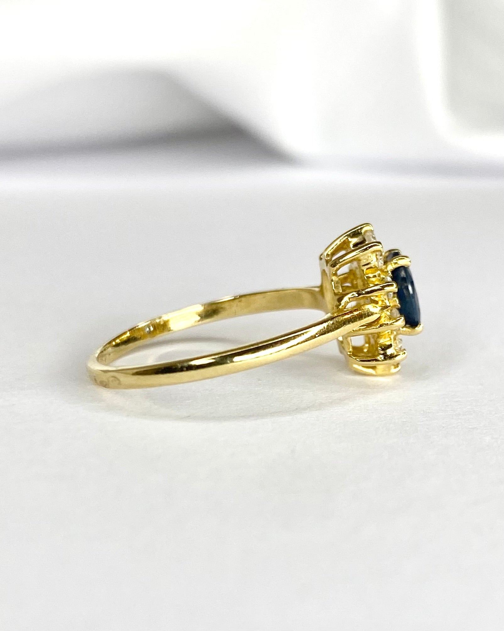 Bague Marguerite Saphir 0.54 carat &amp; Diamants 0.20 carat "Ambre" - Elliade Paris