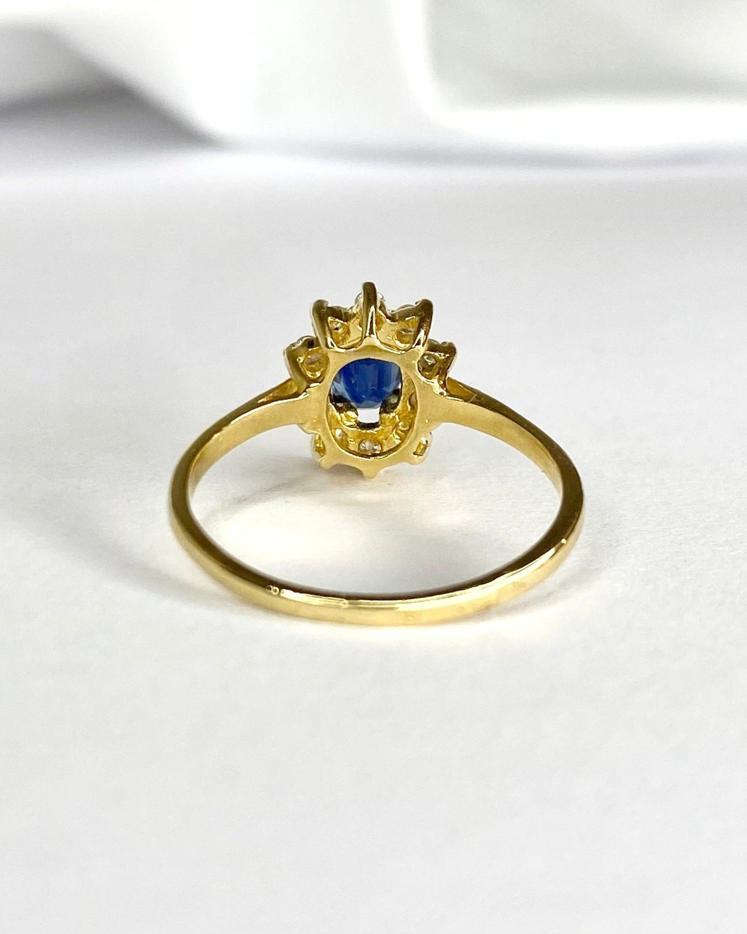 Bague Marguerite Saphir 0.54 carat &amp; Diamants 0.20 carat "Ambre" - Elliade Paris