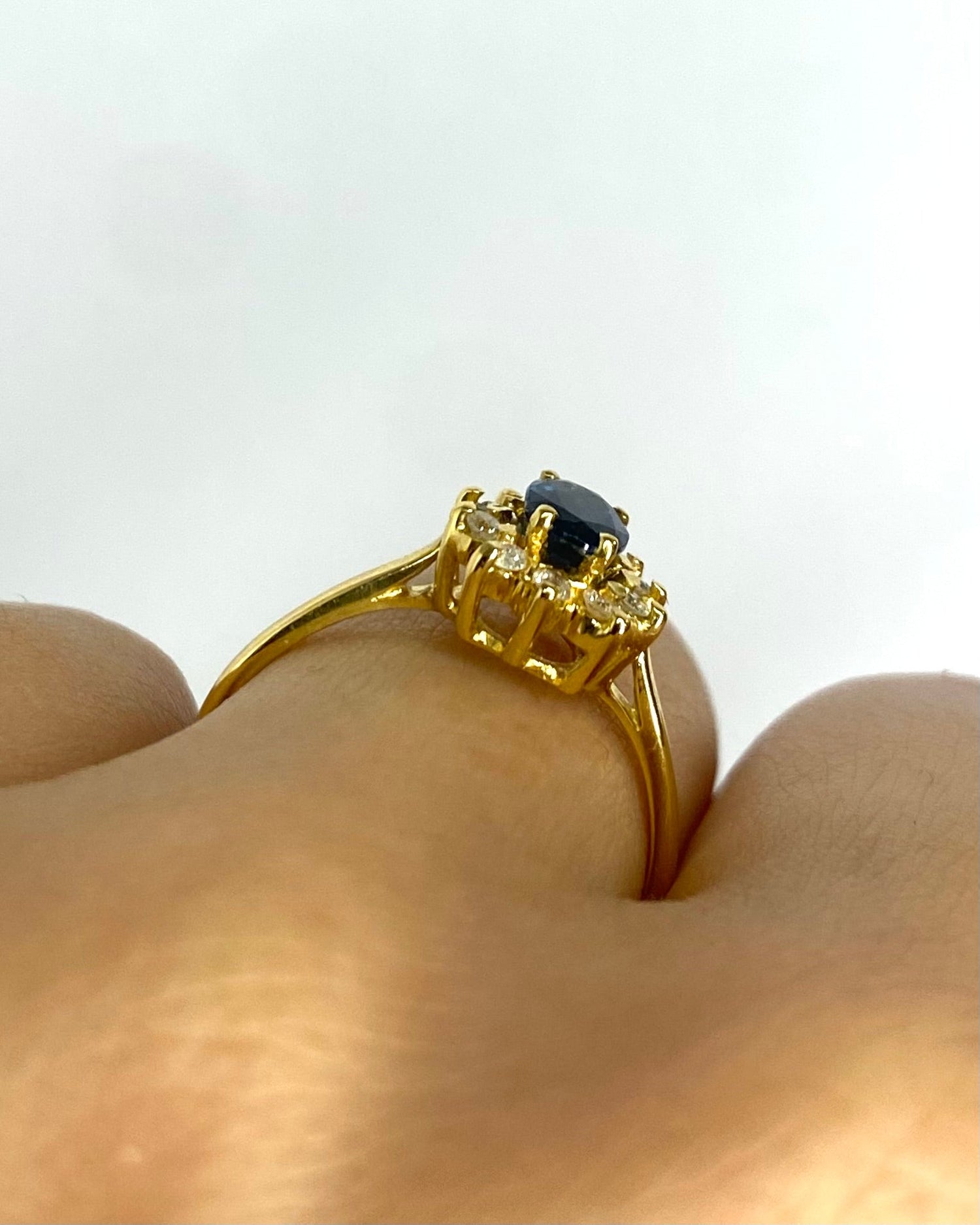 Bague Marguerite Saphir 0.54 carat &amp; Diamants 0.20 carat "Ambre" - Elliade Paris