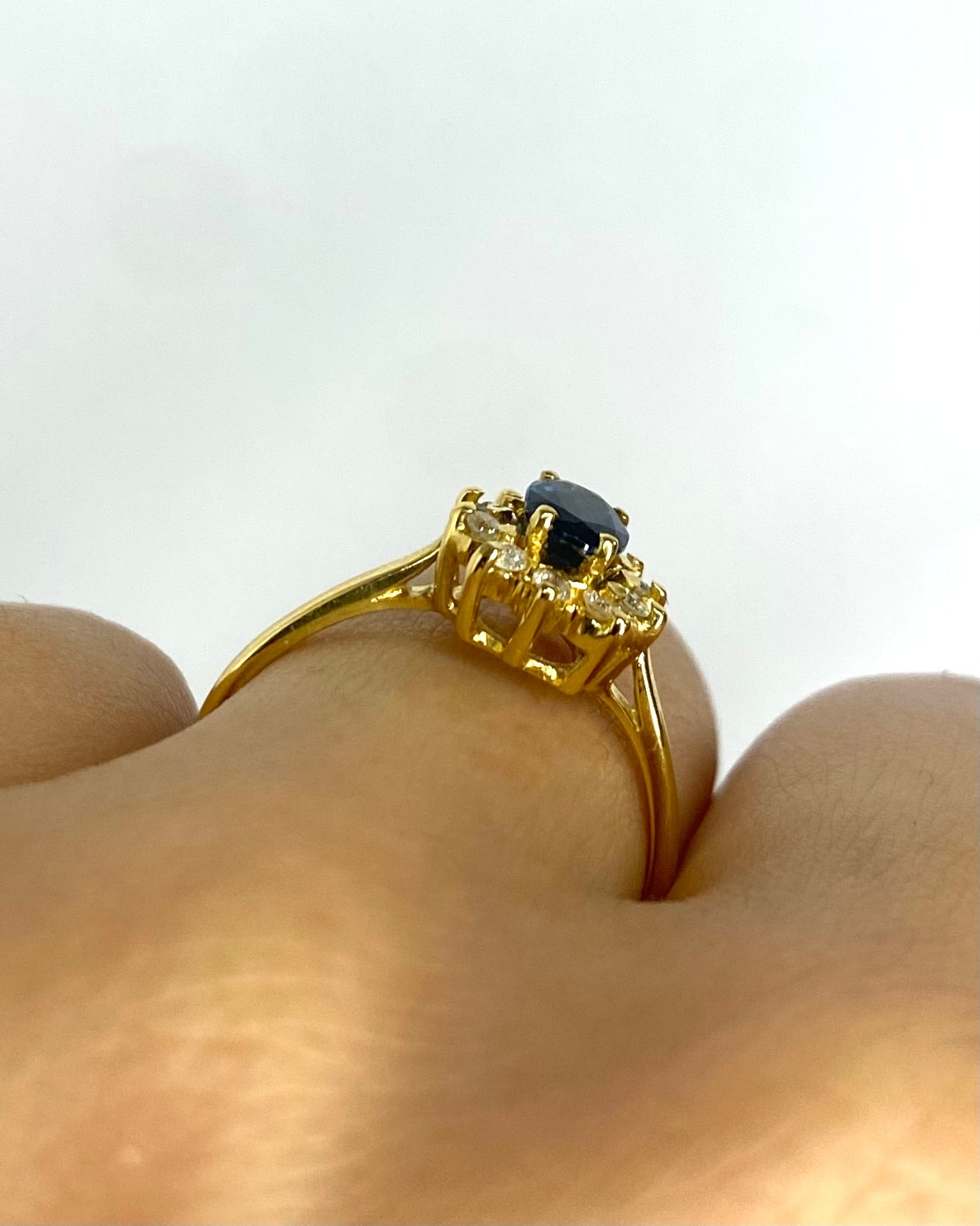 Bague Marguerite Saphir 0.54 carat &amp; Diamants 0.20 carat "Ambre" - Elliade Paris