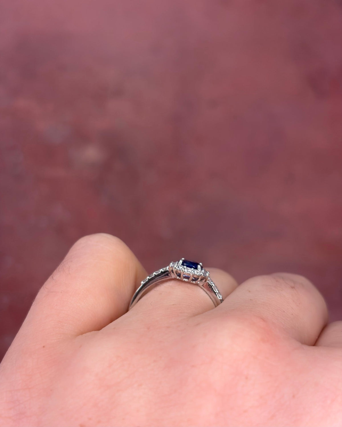 Bague Marguerite Saphir 0.54 carat &amp; Diamants 0.35 carat "Amélia" - Elliade Paris