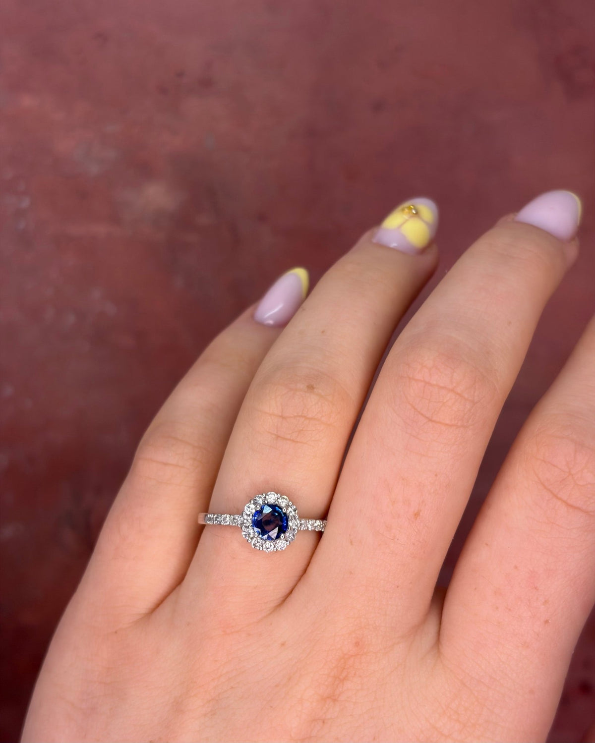 Bague Marguerite Saphir 0.54 carat &amp; Diamants 0.35 carat "Amélia" - Elliade Paris