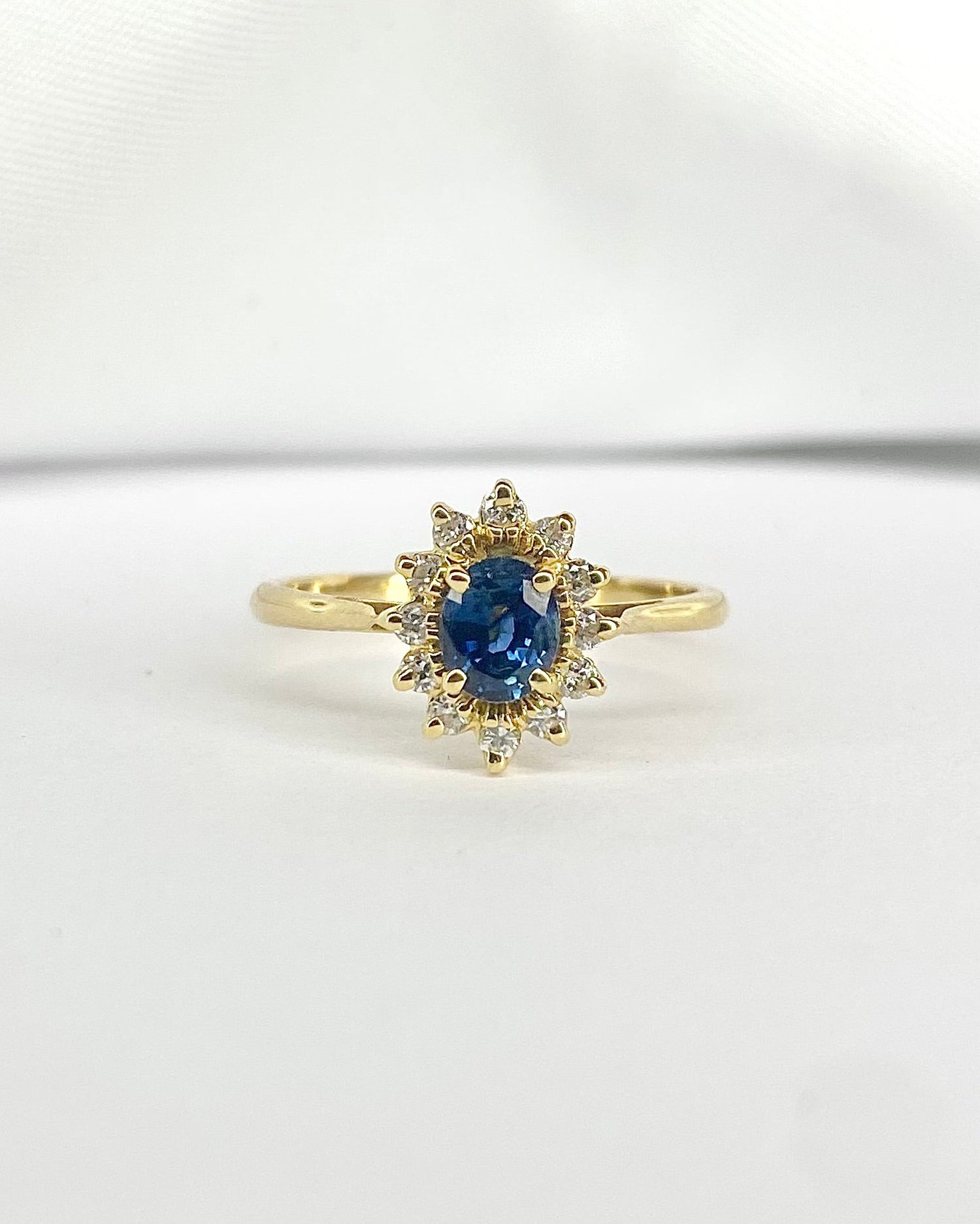 Bague Marguerite Saphir 0.54 carat &amp; Diamants "Astrée" - Elliade Paris