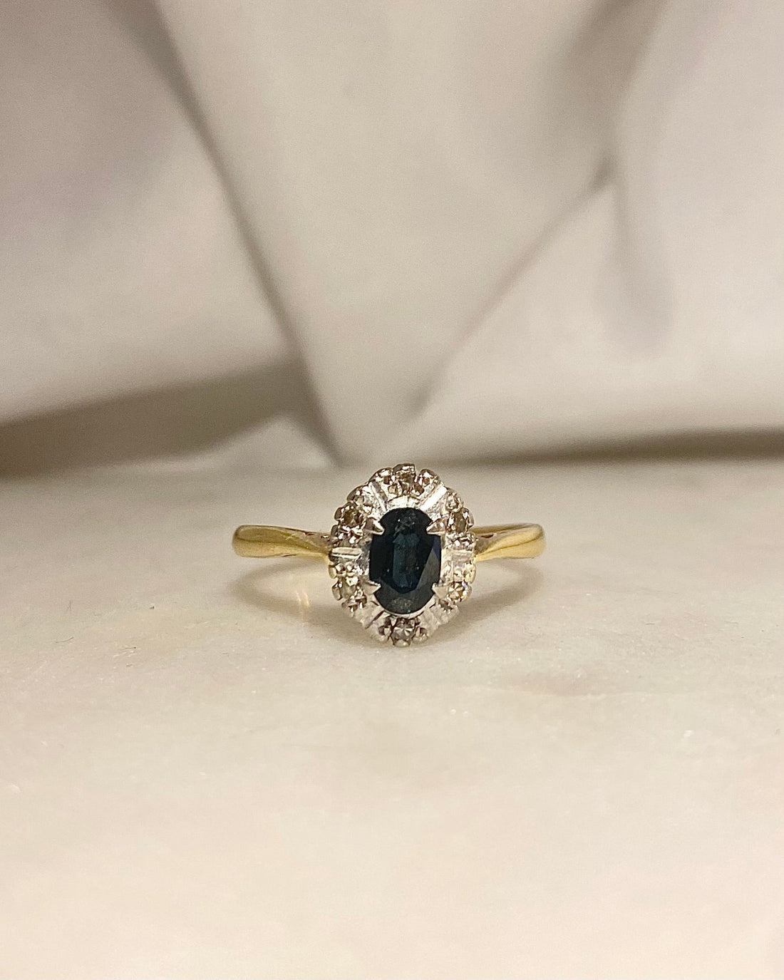 Bague Marguerite Saphir 0.55 carat &amp; Diamants “Alexane” - Elliade Paris