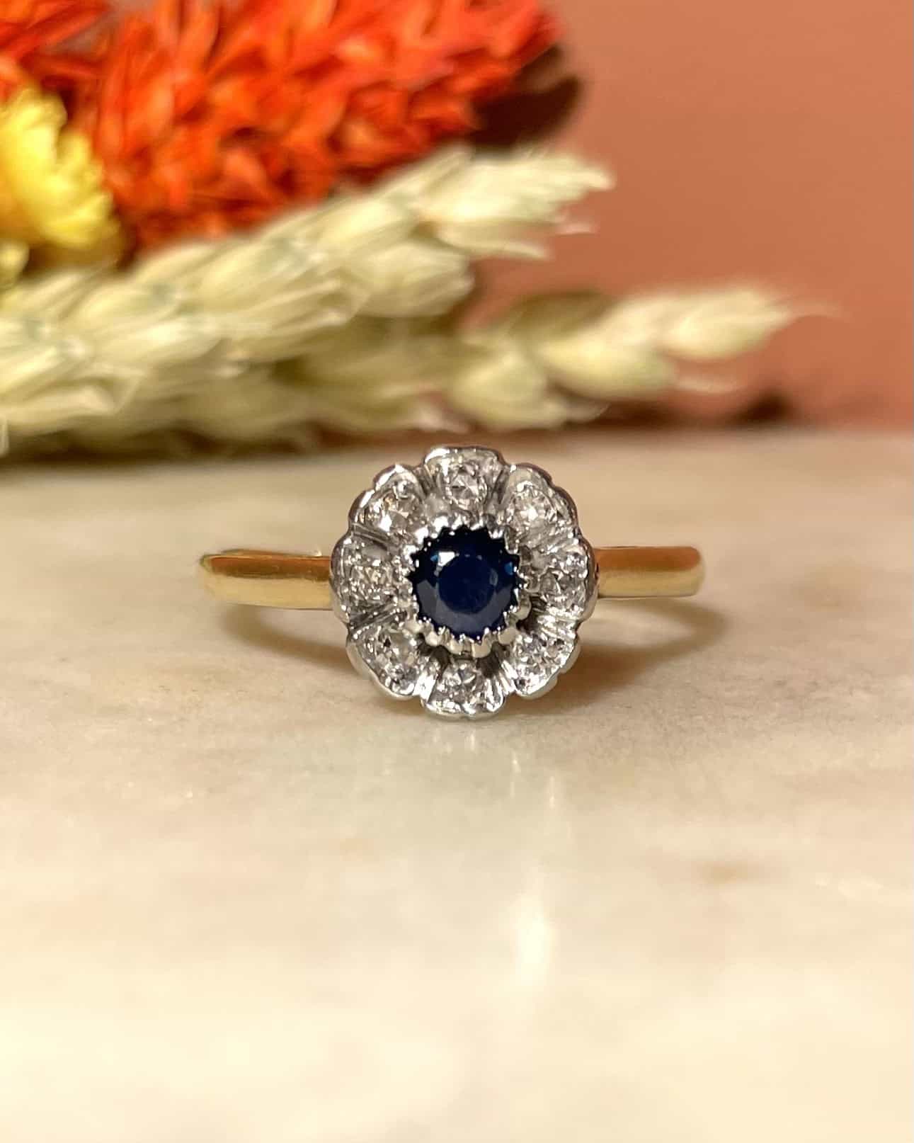 Bague Marguerite Saphir 0.55 carat &amp; Diamants &quot;Célestine&quot; - Elliade Paris