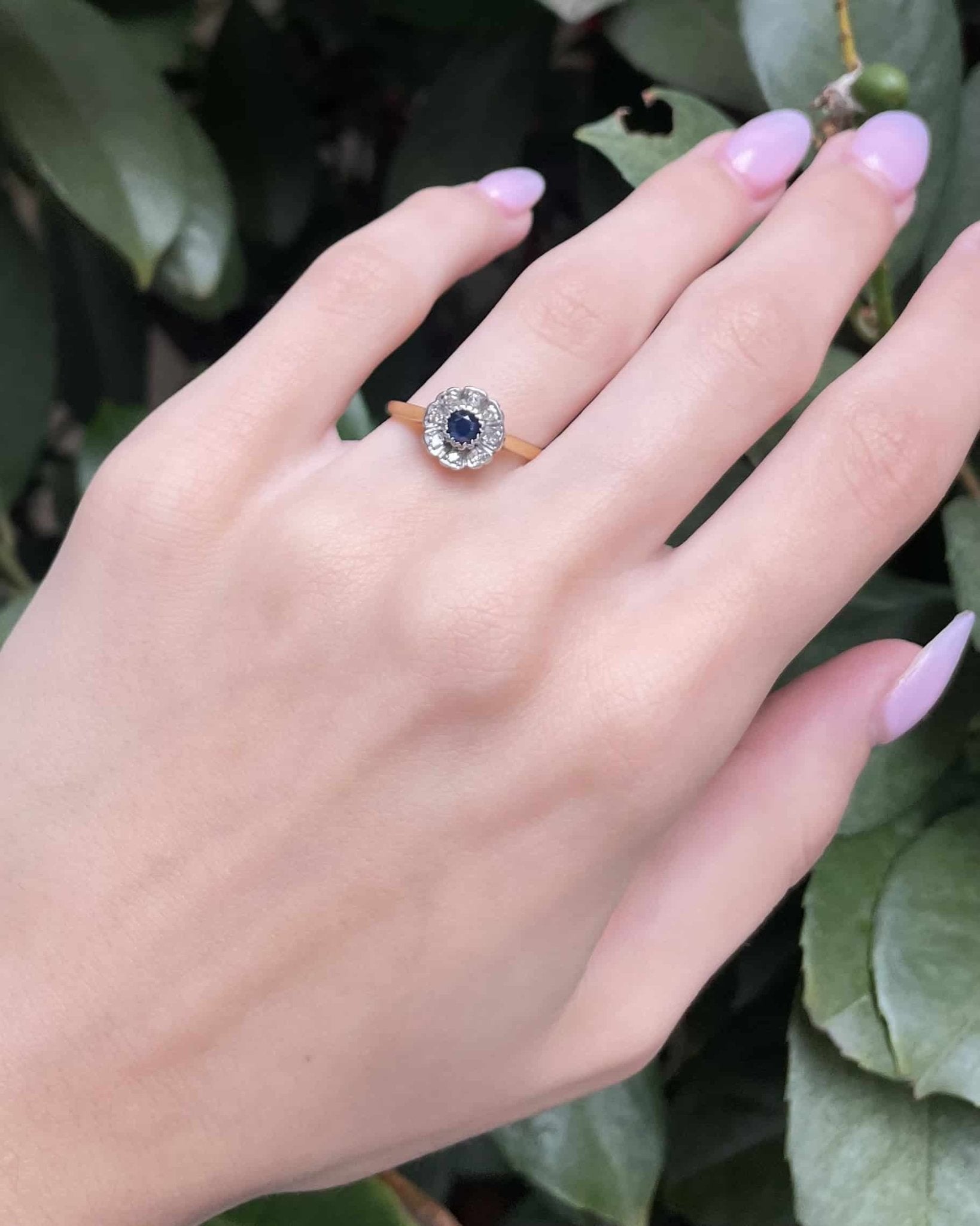 Bague Marguerite Saphir 0.55 carat &amp; Diamants &quot;Célestine&quot; - Elliade Paris