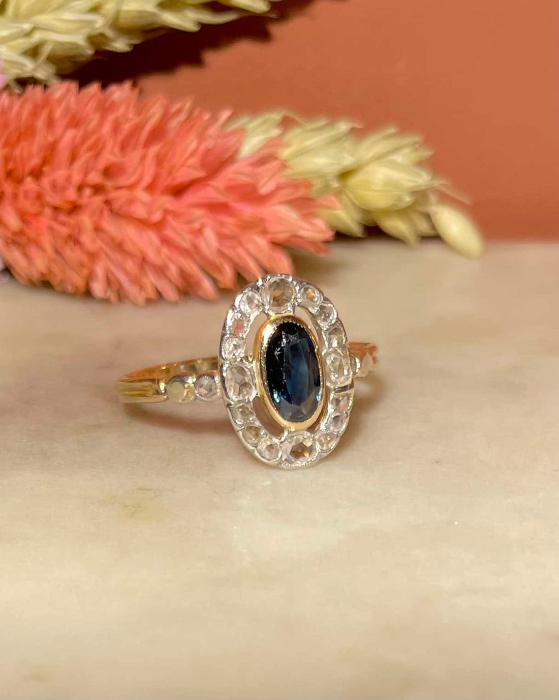 Bague Marguerite Saphir 0.55 carat &amp; Diamants &quot;Elise&quot; - Elliade Paris