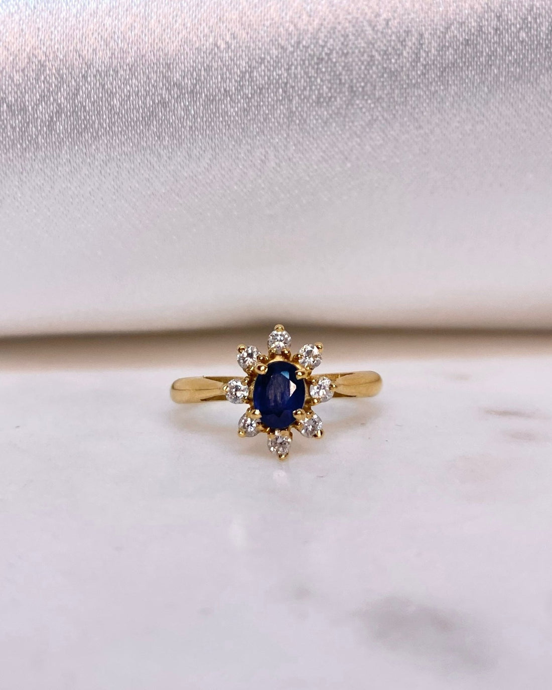 Bague Marguerite Saphir 0.55 carat &amp; Diamants “Flora” - Elliade Paris