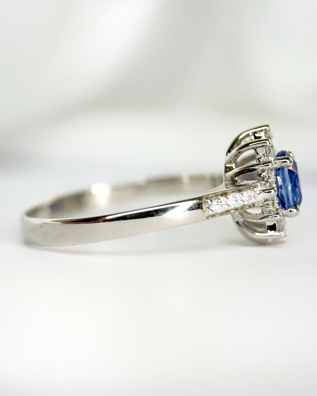 Bague Marguerite Saphir 0.55 carat &amp; Diamants "Margot" - Elliade Paris