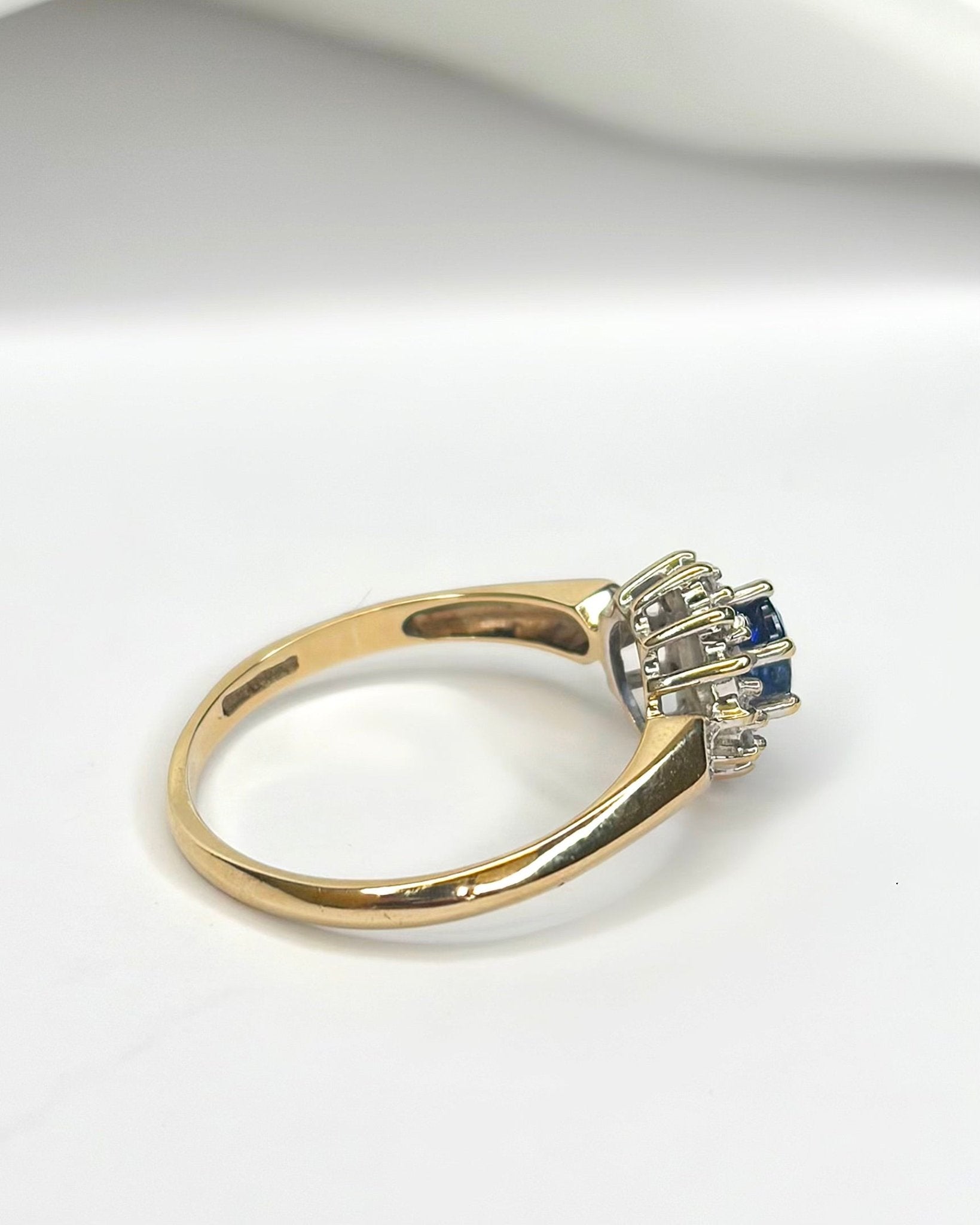 Bague Marguerite Saphir 0.55 carat &amp; Diamants "Marion" - Elliade Paris