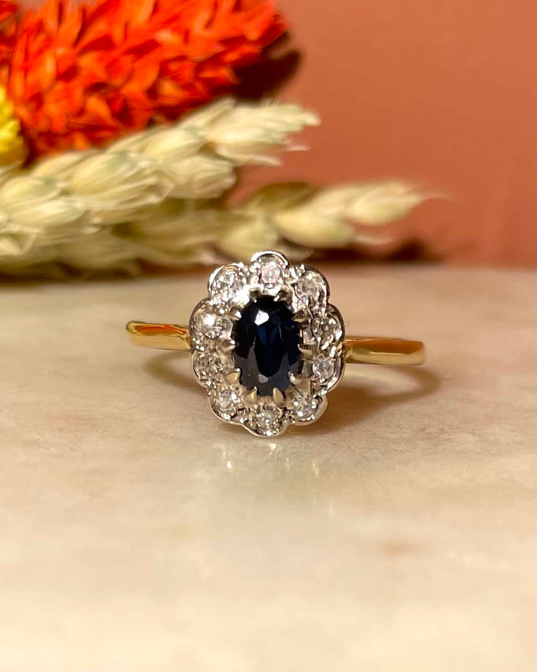 Bague Marguerite Saphir 0.55 carat &amp; Diamants &quot;Sidonie&quot; - Elliade Paris