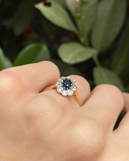 Bague Marguerite Saphir 0.55 carat &amp; Diamants &quot;Sidonie&quot; - Elliade Paris