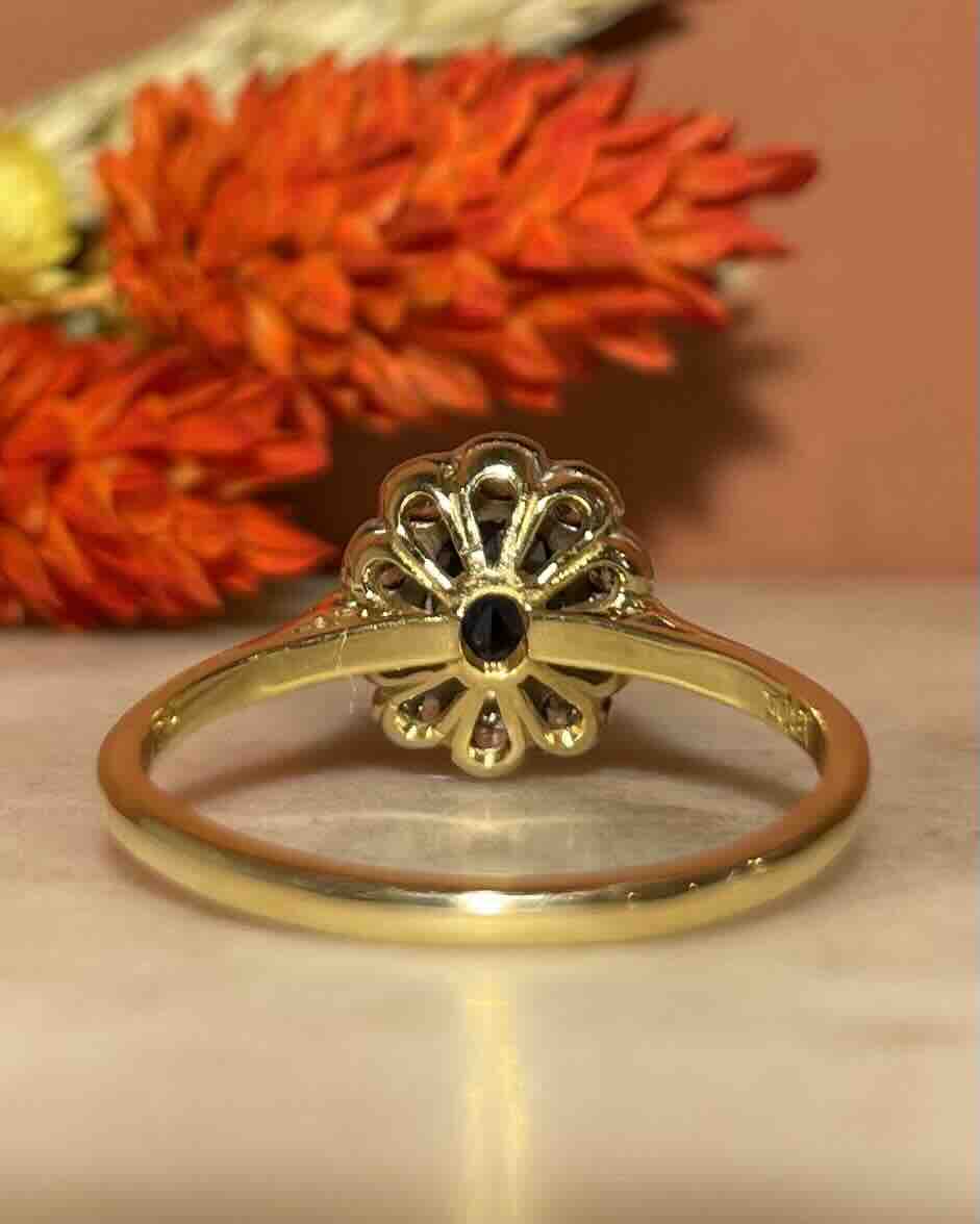 Bague Marguerite Saphir 0.55 carat &amp; Diamants "Sidonie" - Elliade Paris