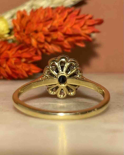 Bague Marguerite Saphir 0.55 carat &amp; Diamants &quot;Sidonie&quot; - Elliade Paris