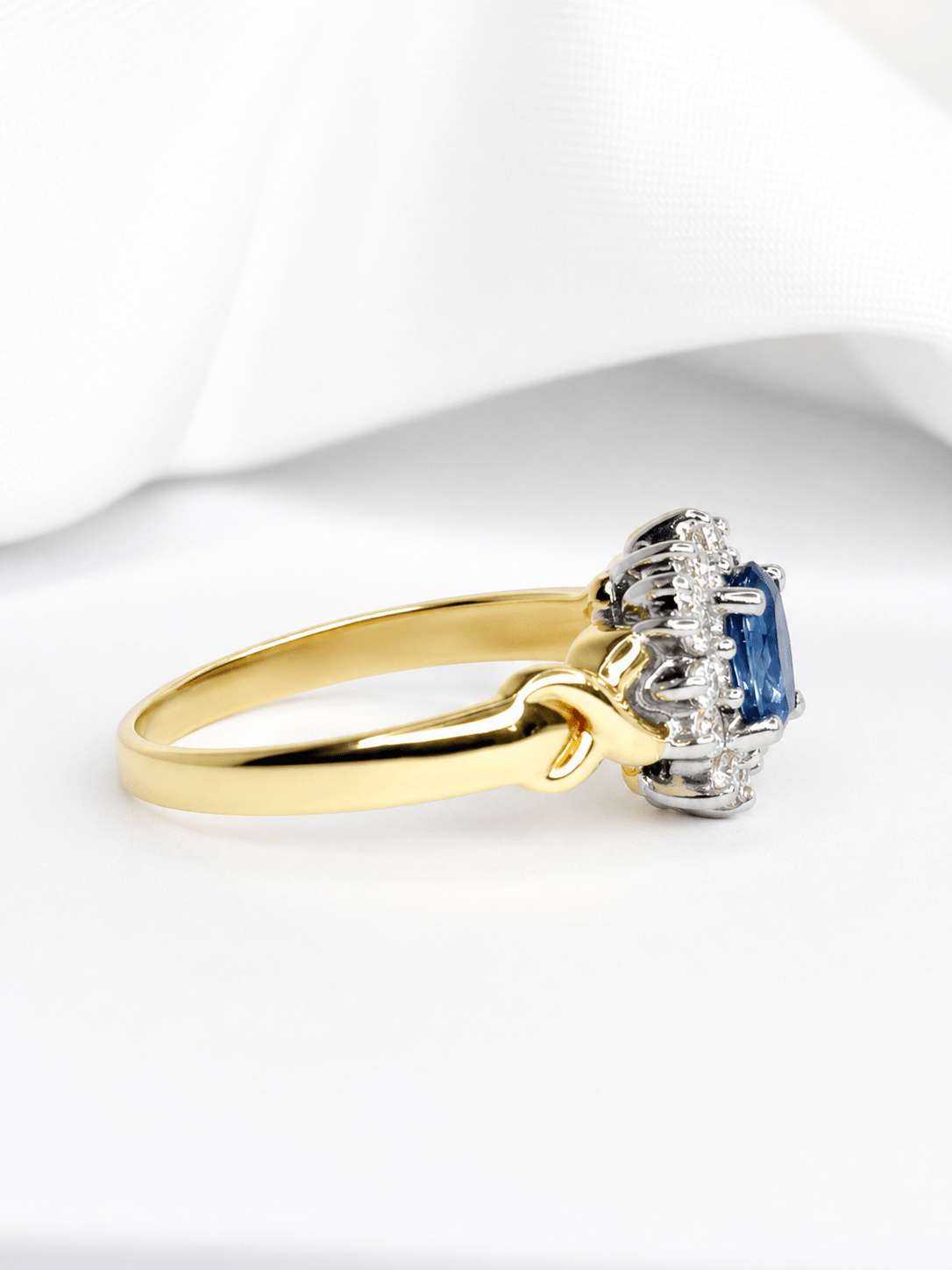 Bague Marguerite Saphir 0.55 carat &amp; Diamants "Sonia" - Elliade Paris