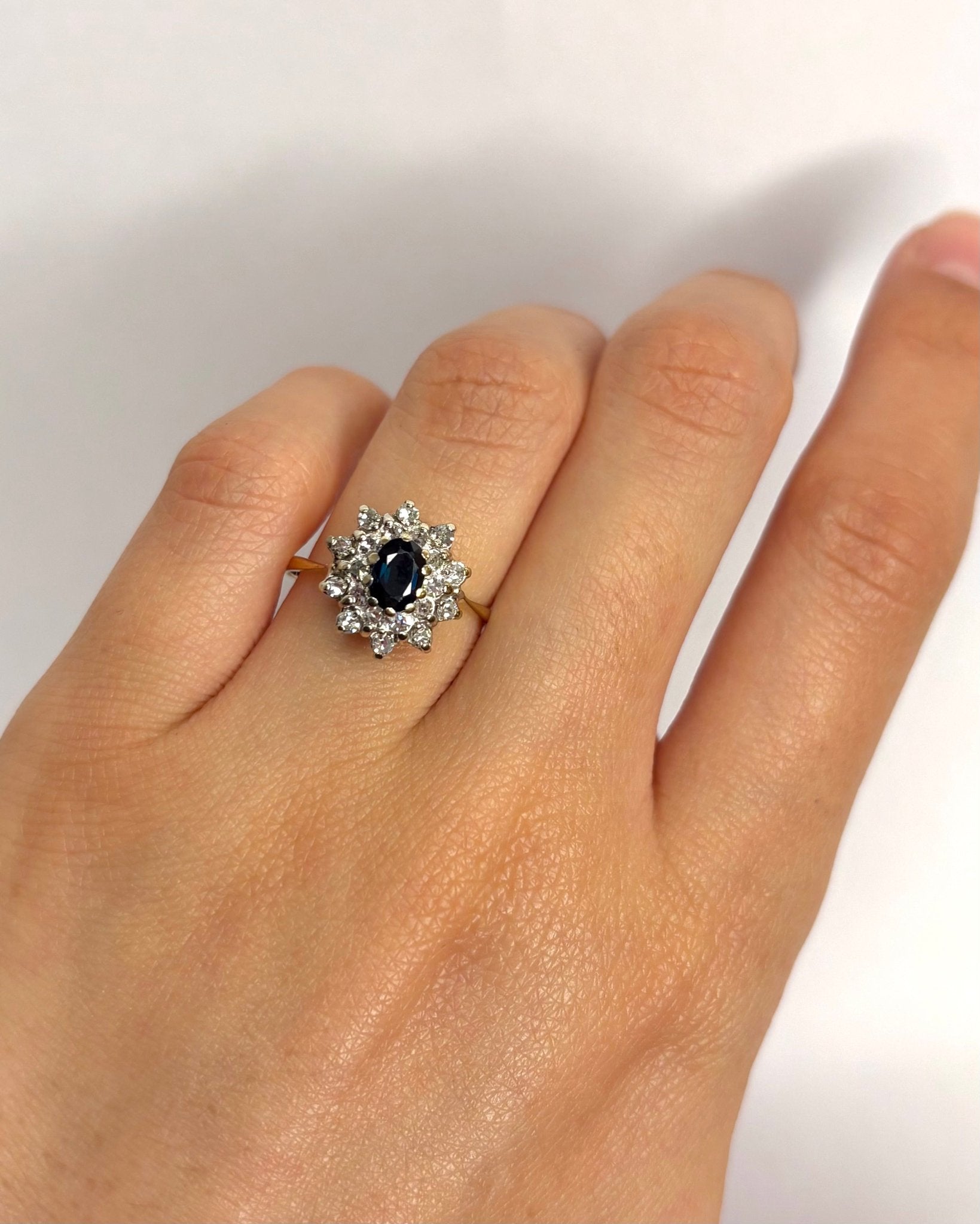 Bague Marguerite Saphir 0.56 carat &amp; Diamants "Olivia" - Elliade Paris