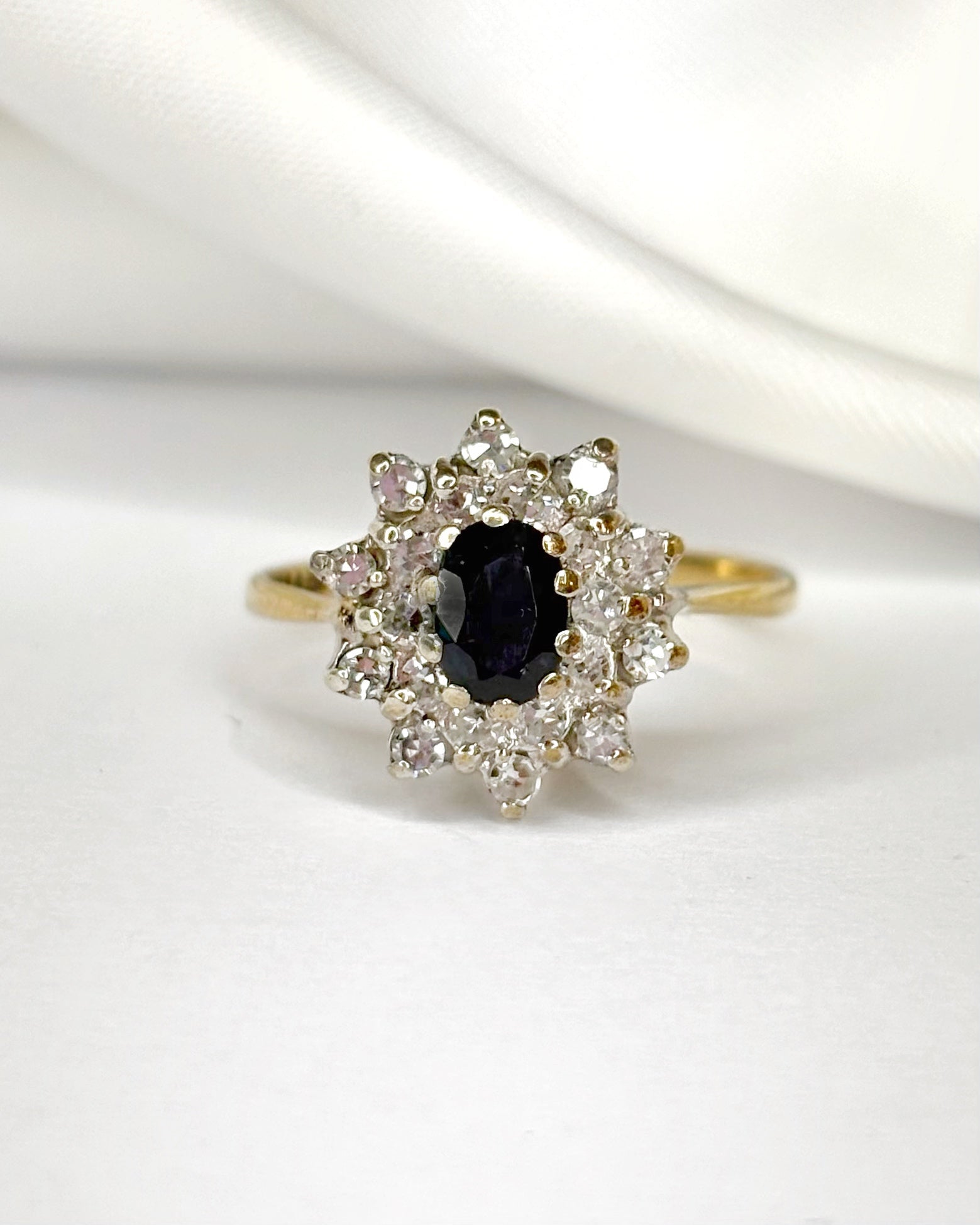 Bague Marguerite Saphir 0.56 carat &amp; Diamants "Olivia" - Elliade Paris