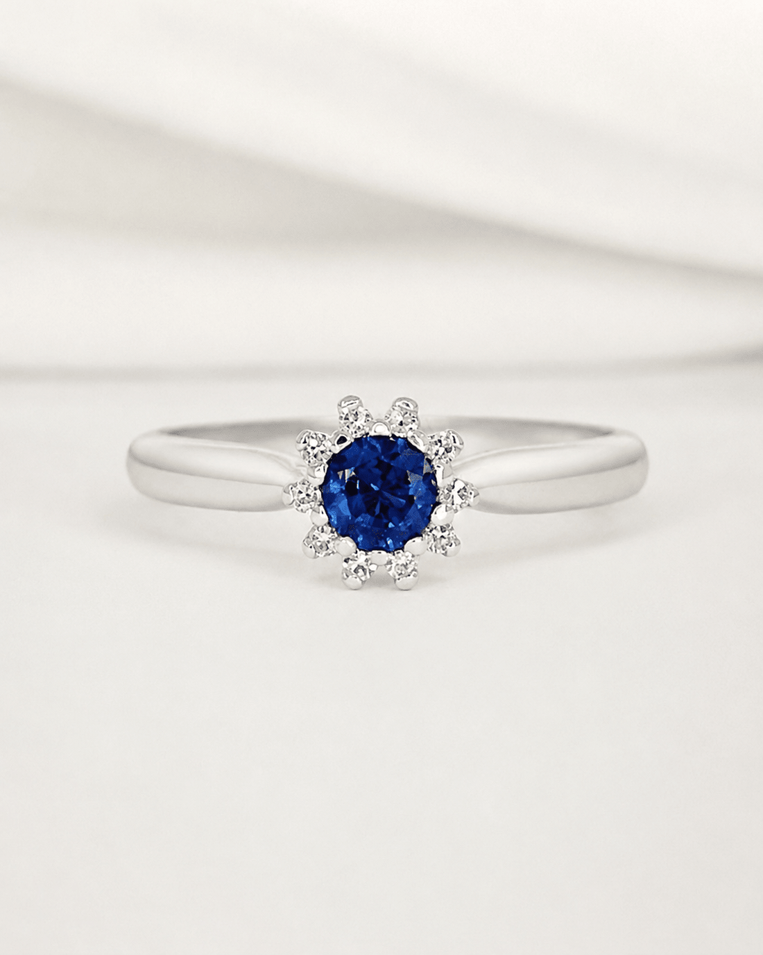 Bague Marguerite Saphir 0.56 carat &amp; Diamants "Silvia" - Elliade Paris