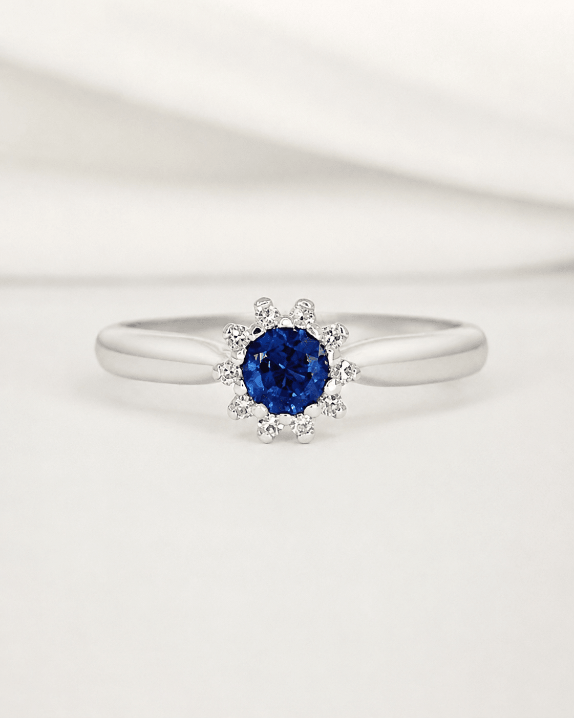 Bague Marguerite Saphir 0.56 carat &amp; Diamants "Silvia" - Elliade Paris