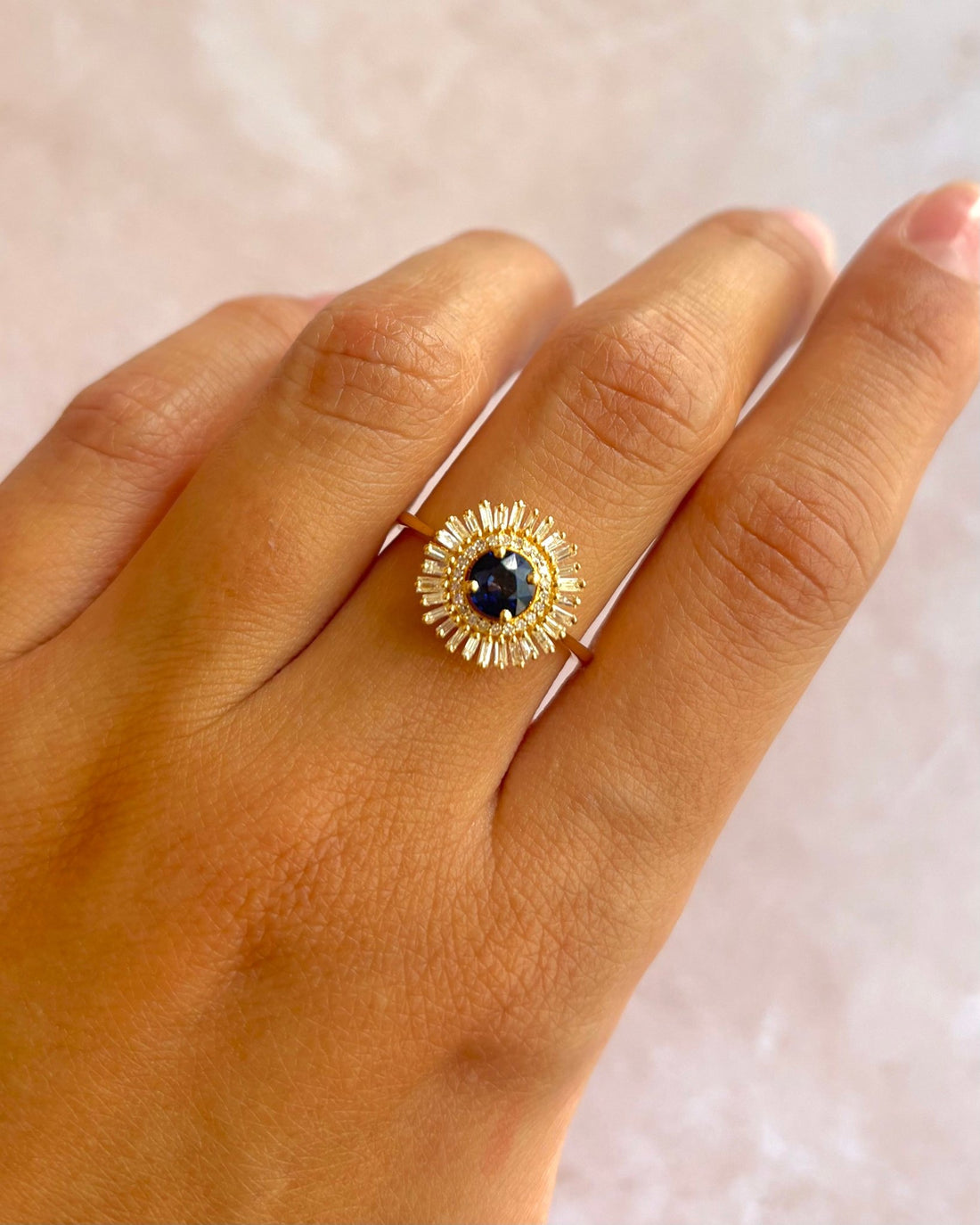 Bague Marguerite Saphir 0.57 carat &amp; Diamants 0.39 carat "Elio" - Elliade Paris
