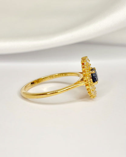 Bague Marguerite Saphir 0.57 carat &amp; Diamants 0.39 carat "Elio" - Elliade Paris